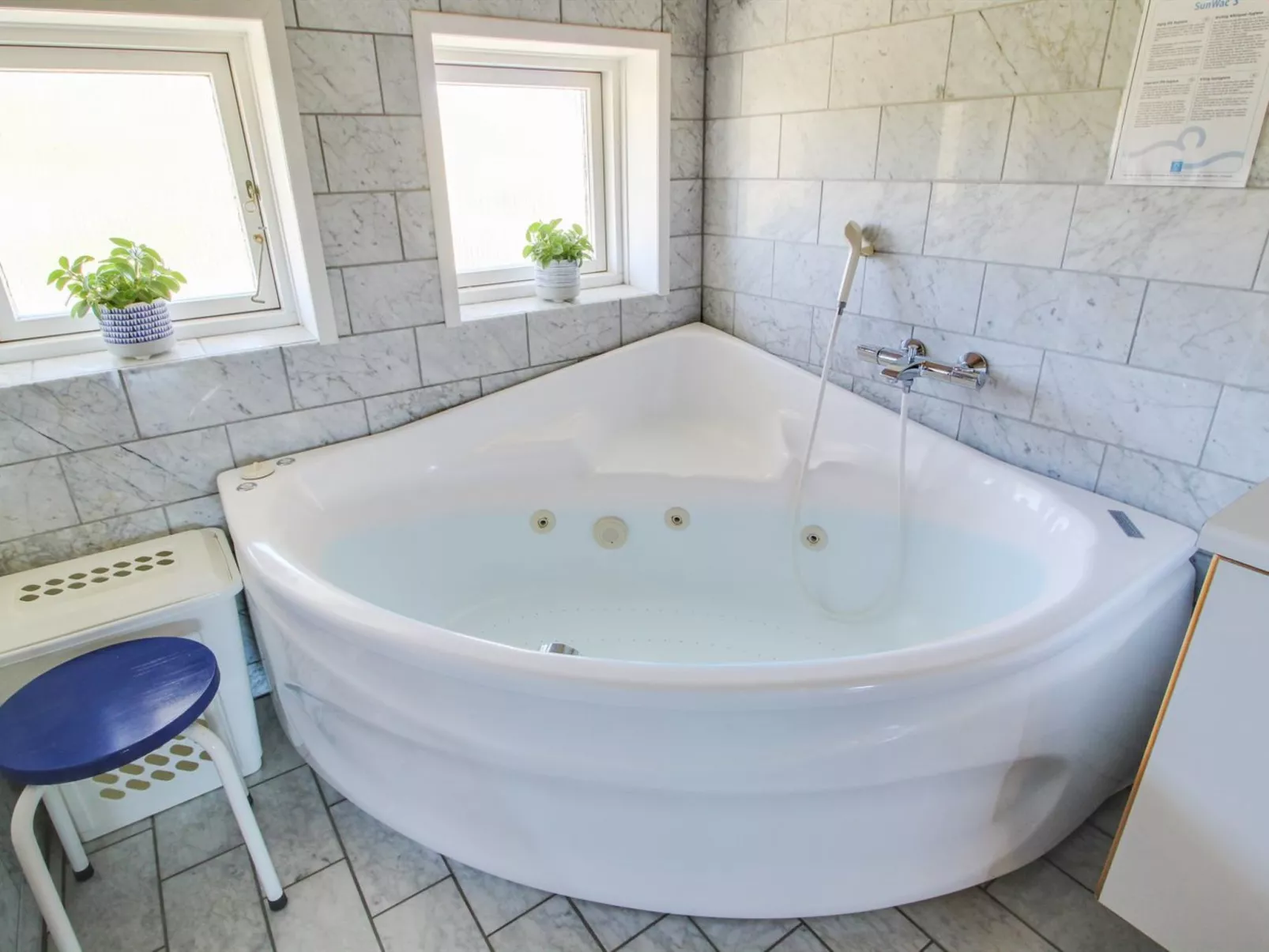 "Wikar" - 50m from the sea-Binnen