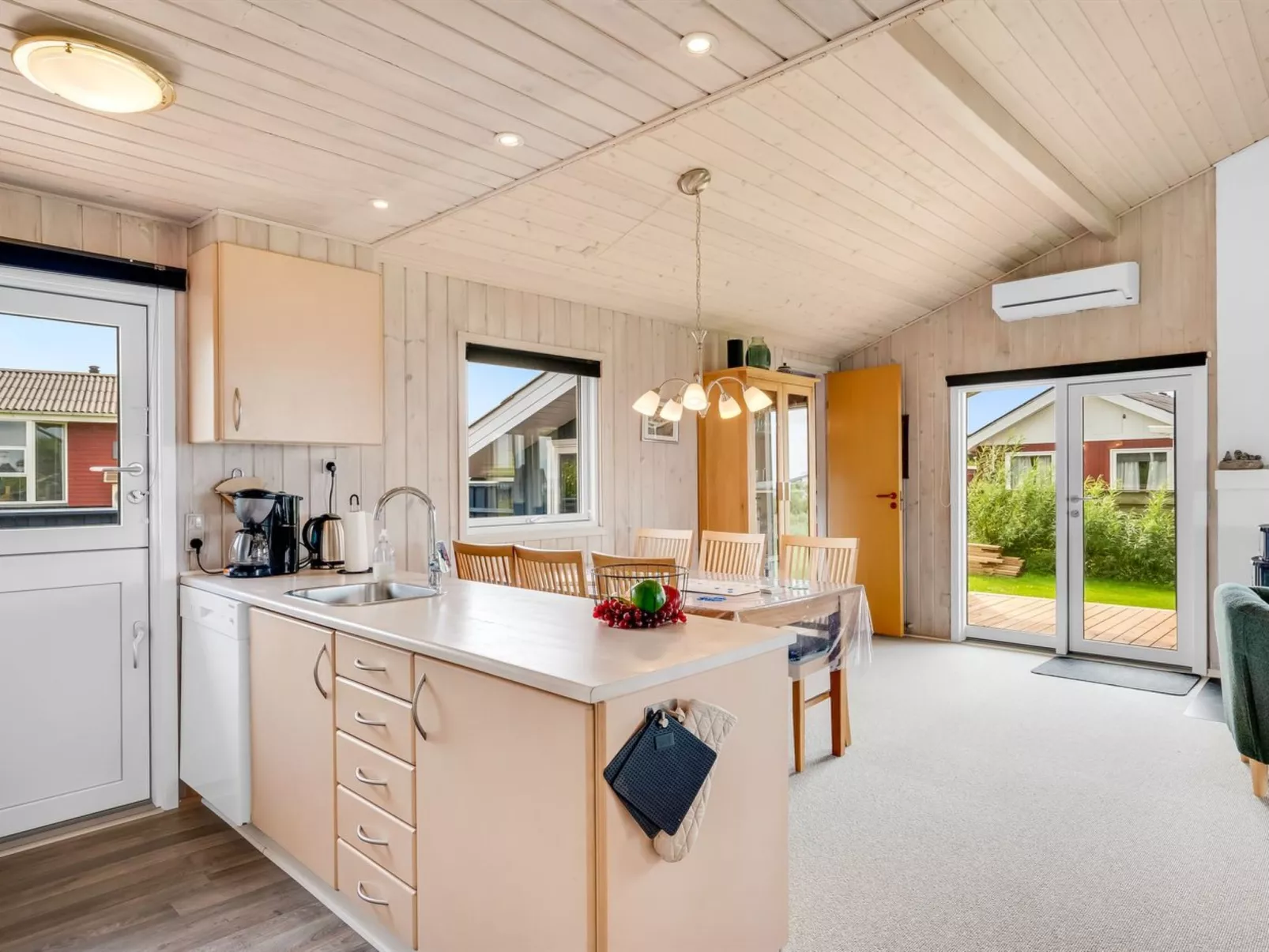 "Titta" - 150m to the fjord-Binnen