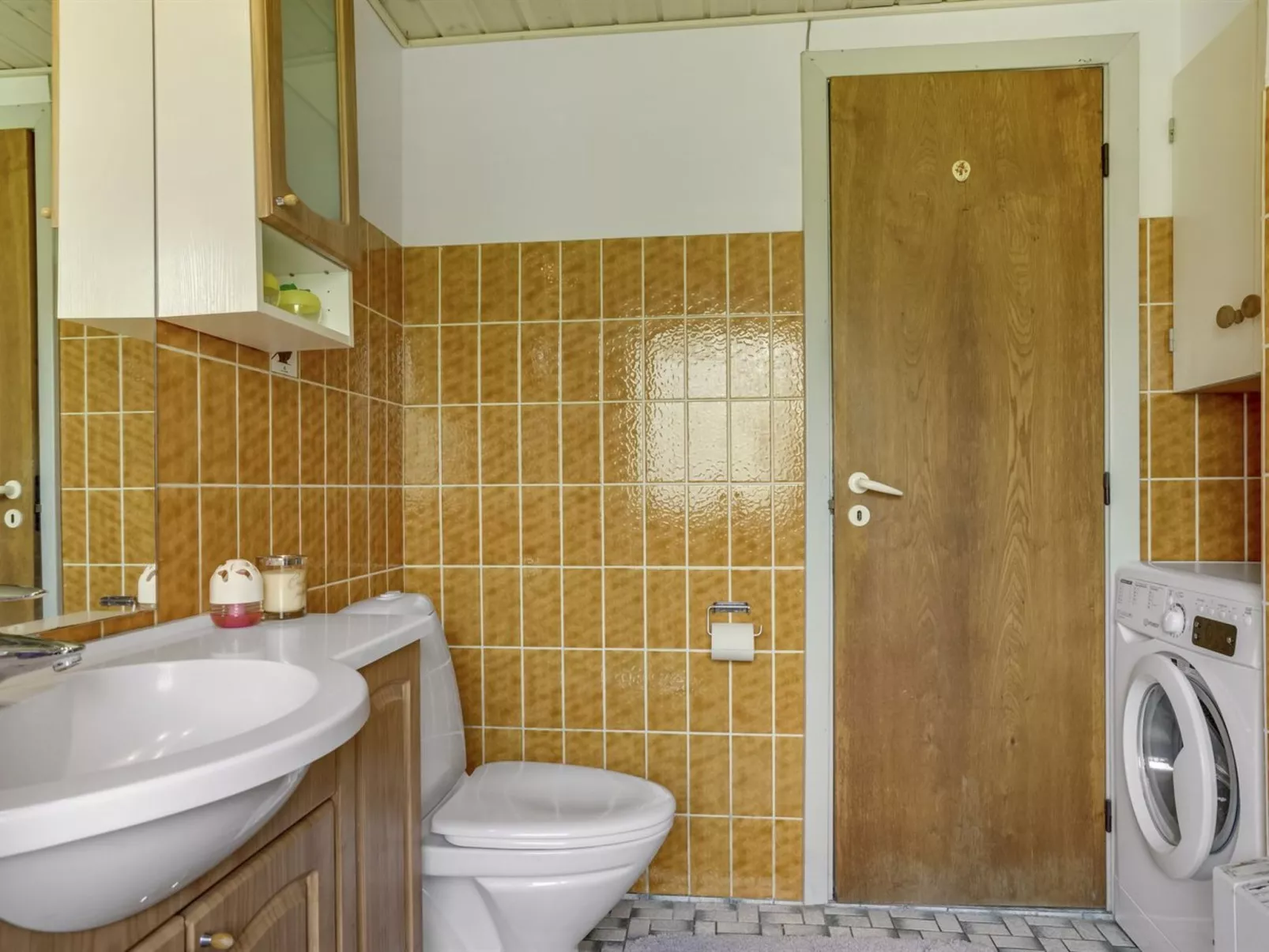 "Yak" - 350m from the sea-Binnen