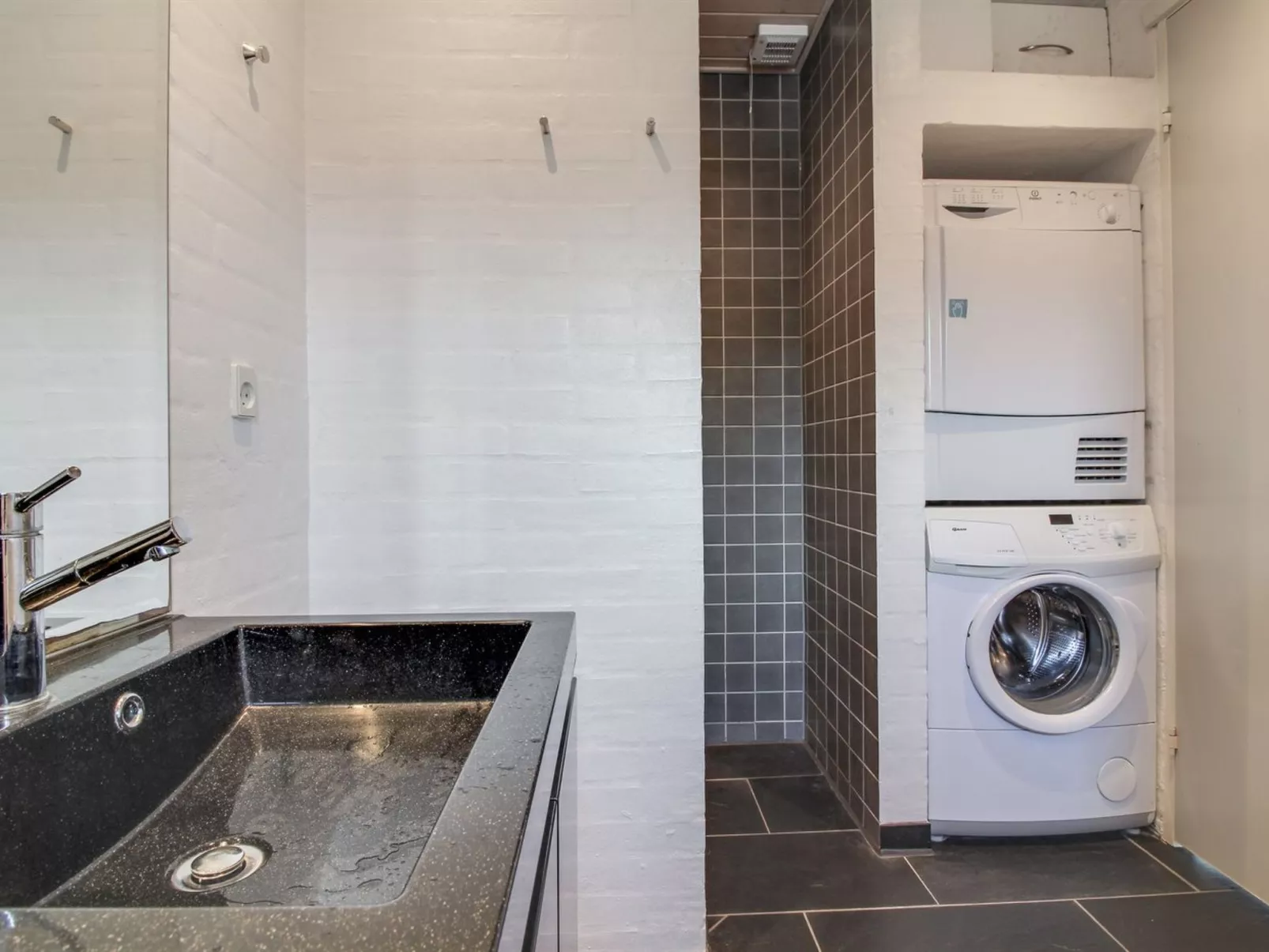 "Mayke" - 900m from the sea-Binnen