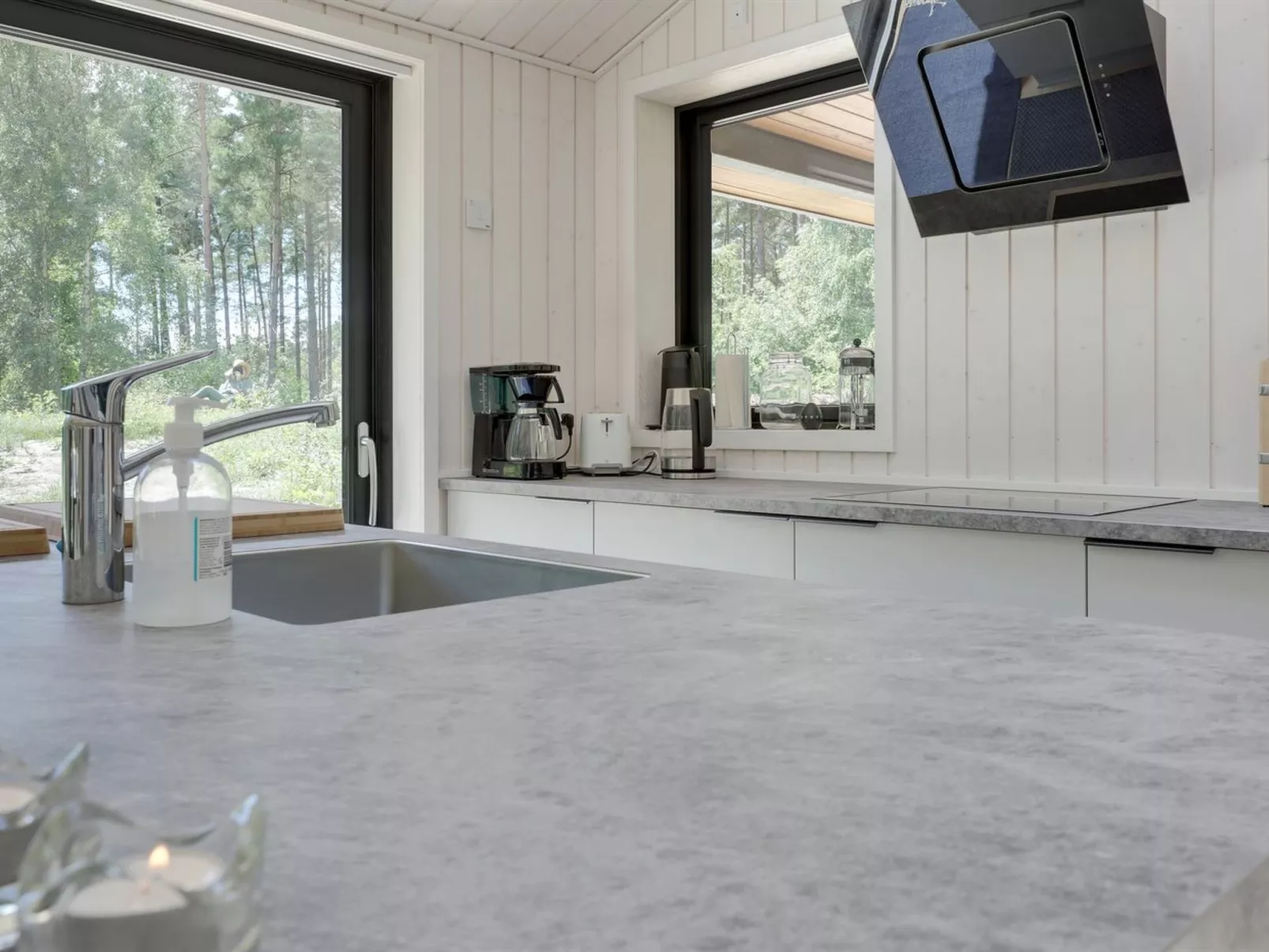 "Anarosa" - 200m from the sea-Binnen