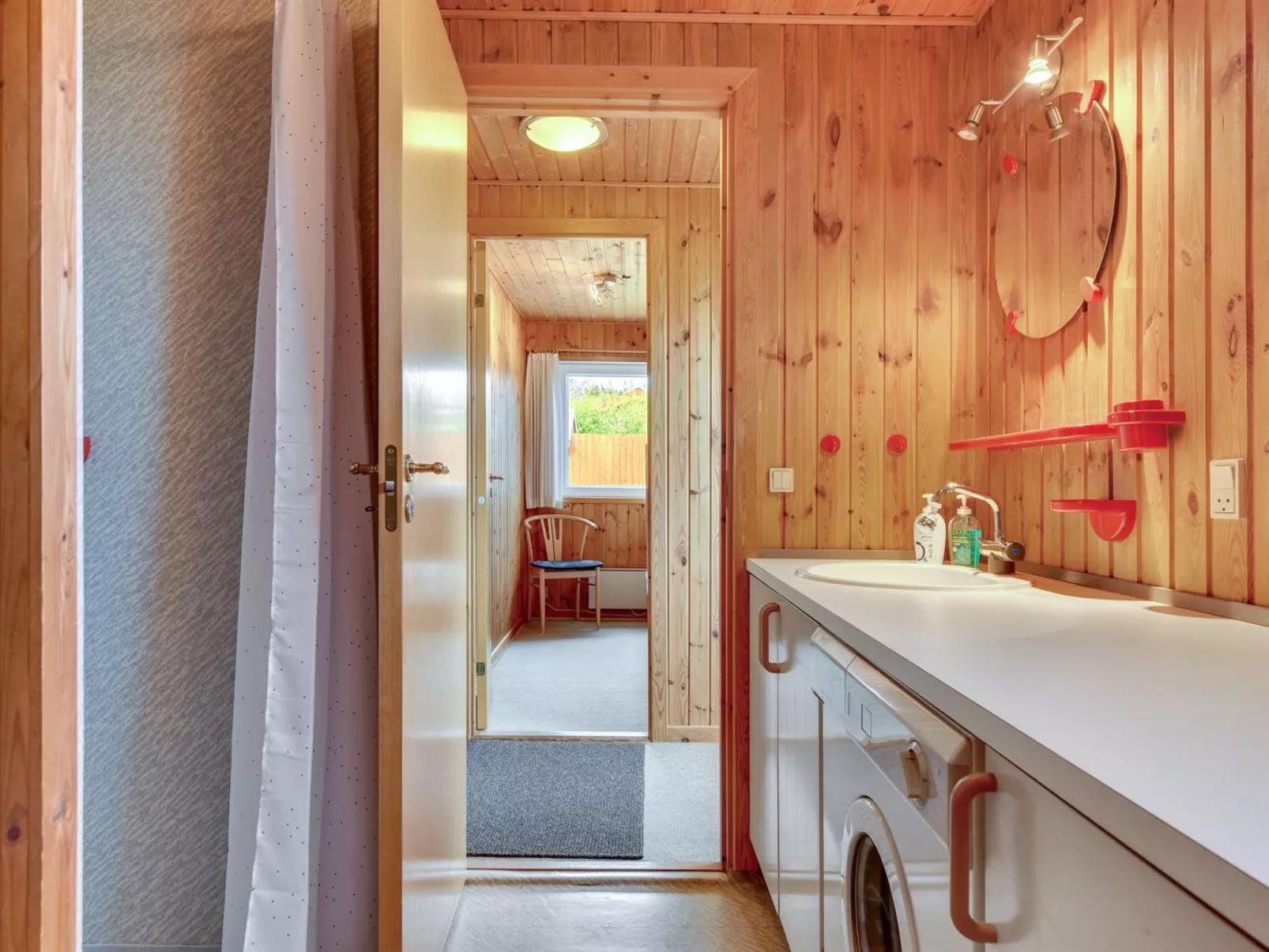 "Ellyn" - 500m from the sea-Binnen