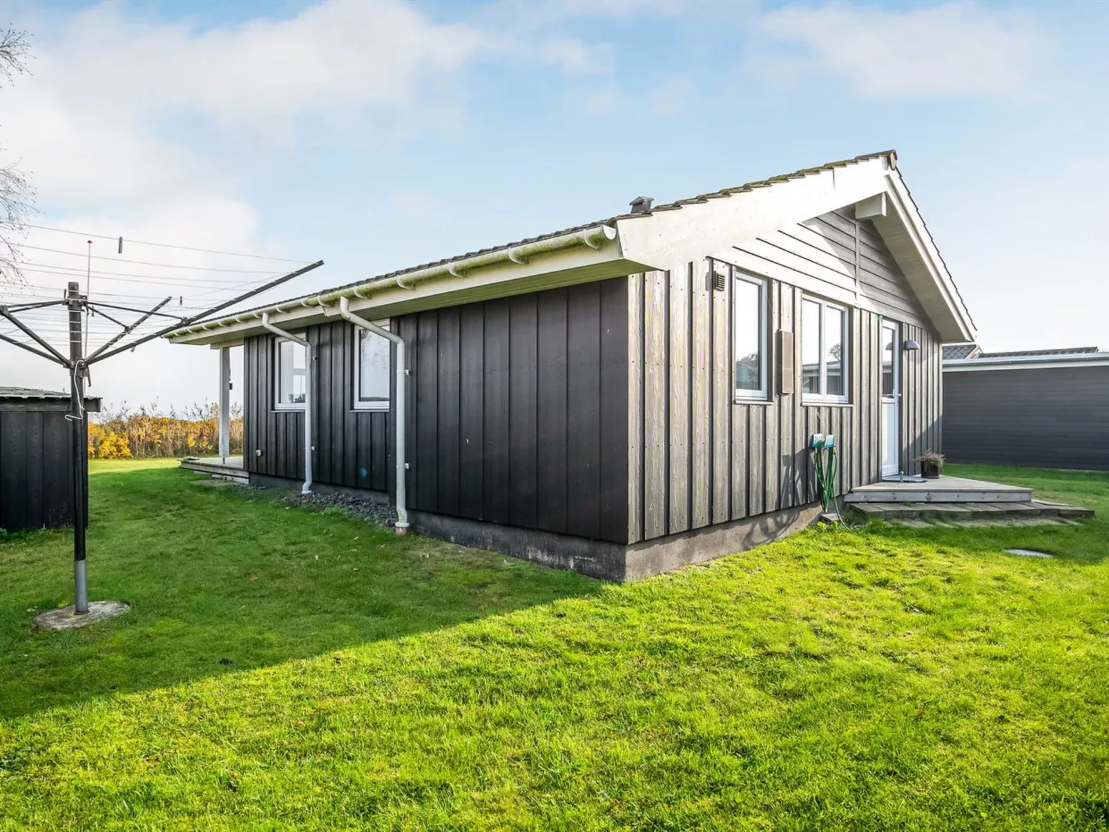 "Duschanka" - 50m to the fjord-Buiten