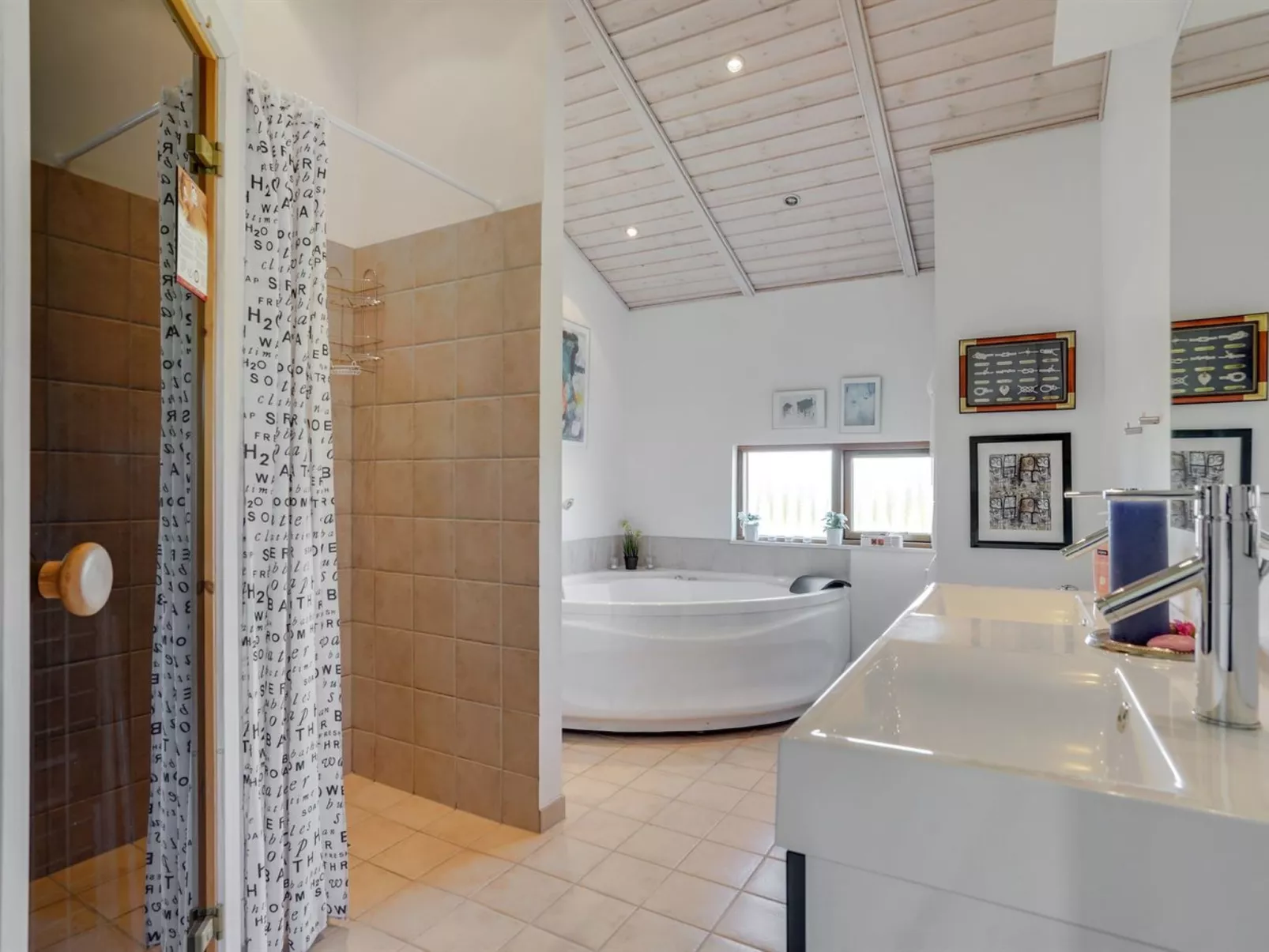 "Gudmunda" - 200m to the fjord-Binnen