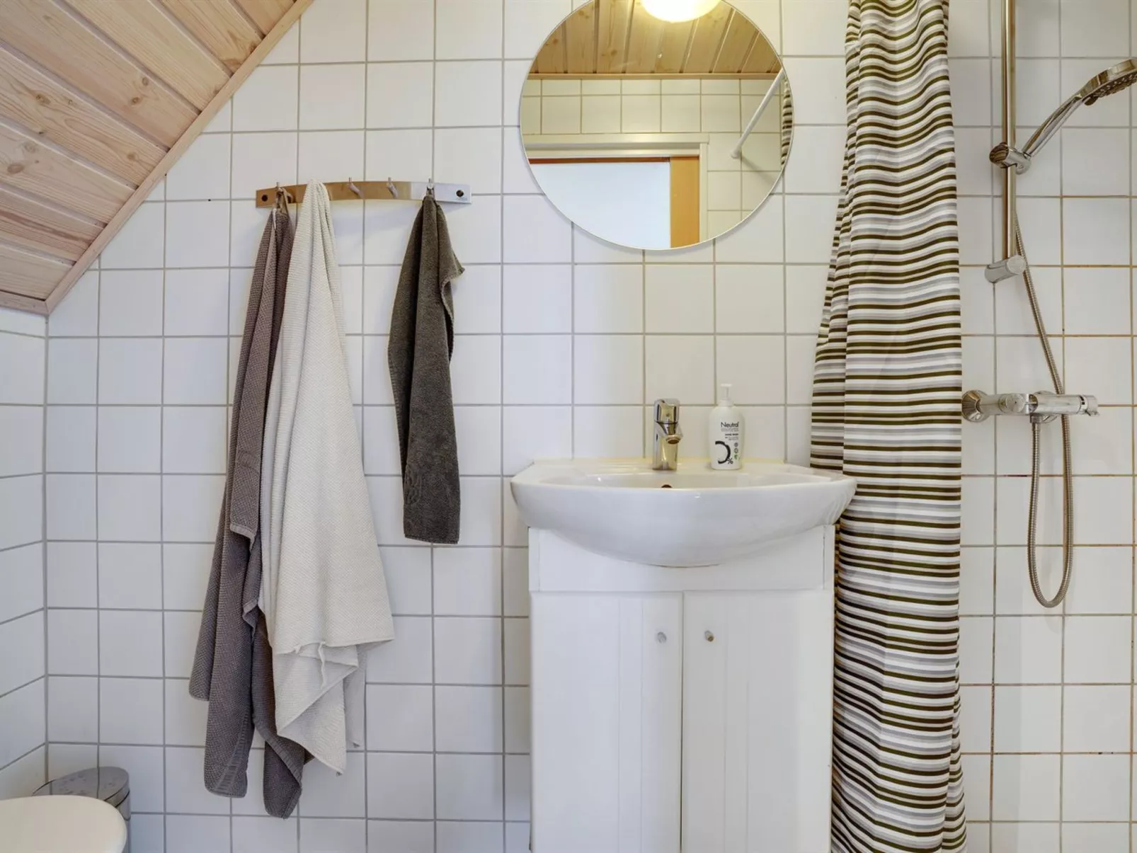 "Naina" - 200m from the sea-Binnen