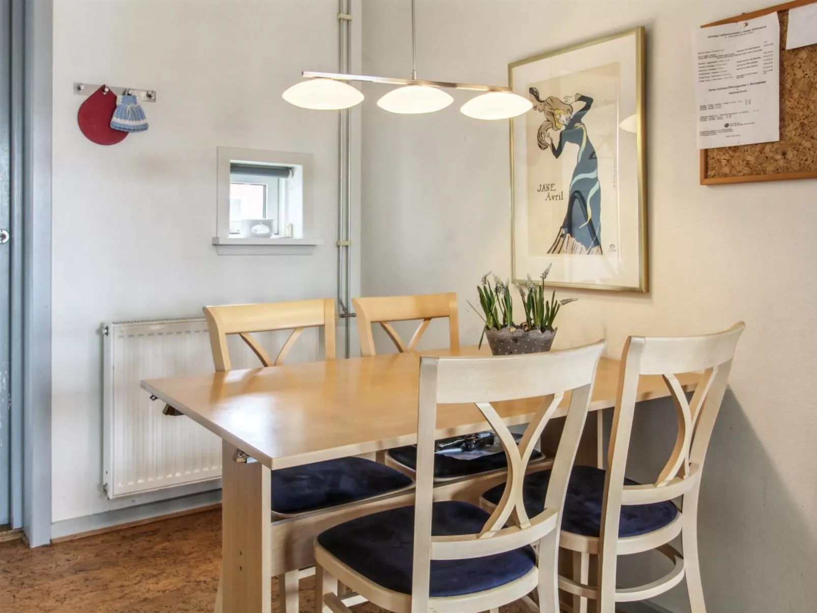 "Rebus" - 2.3km from the sea - Binnen