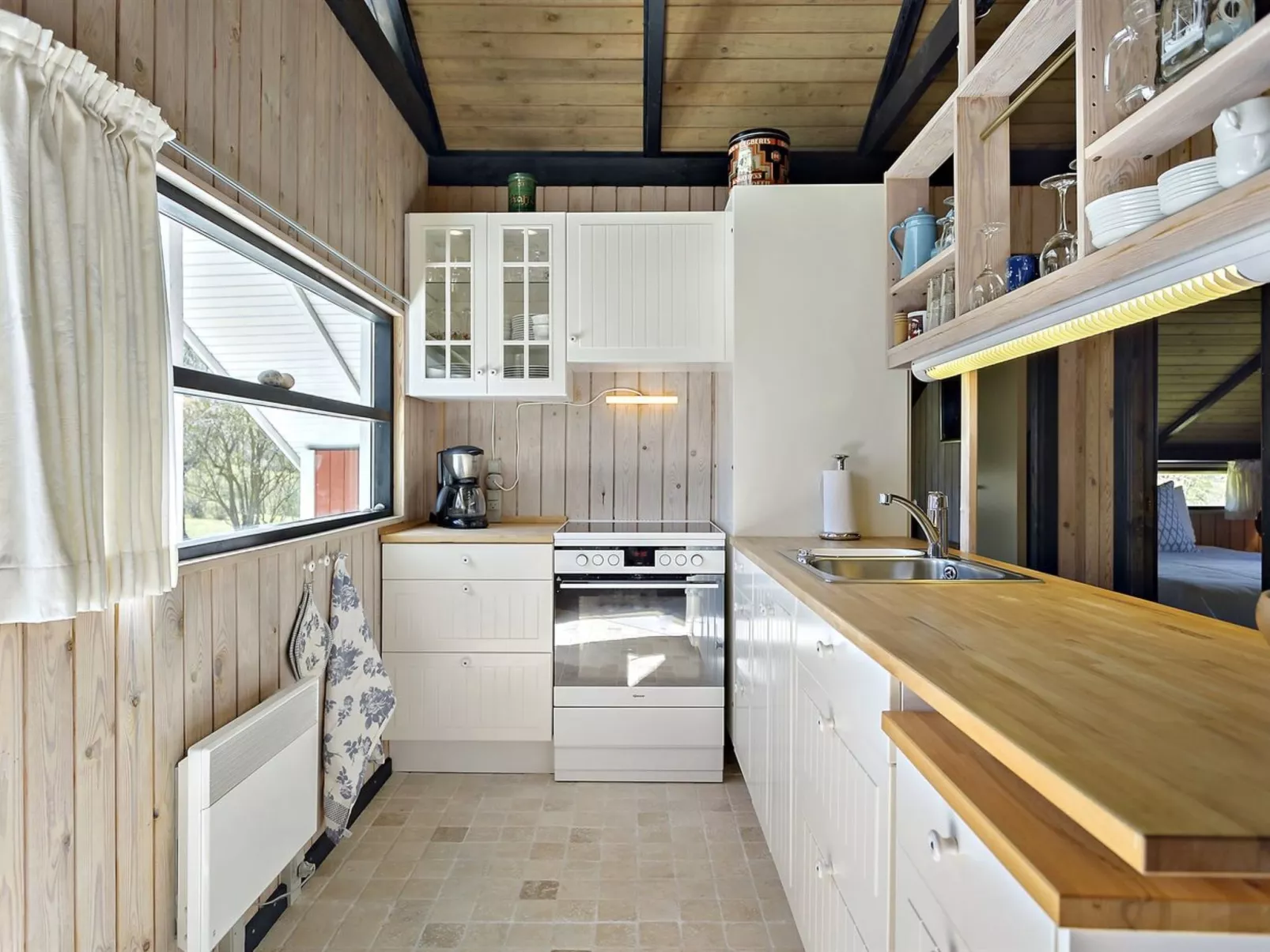 "Guthki" - 275m from the sea-Binnen