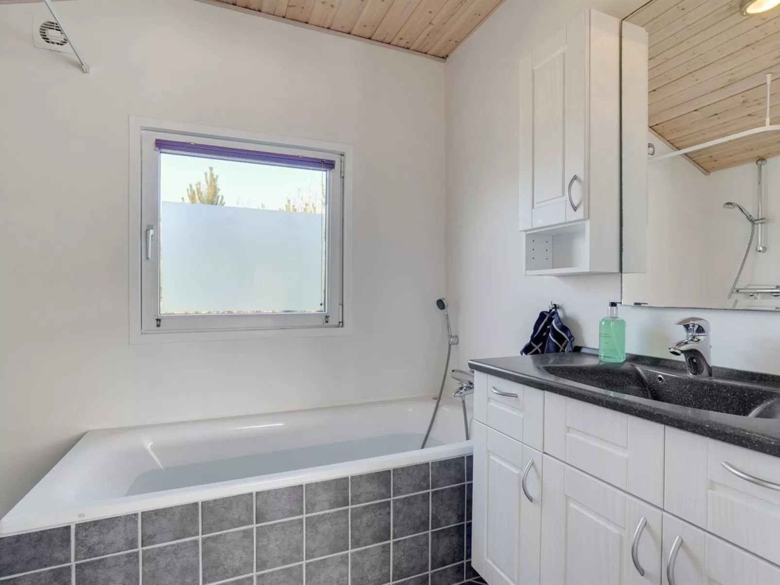 "Kanerva" - 350m from the sea-Binnen