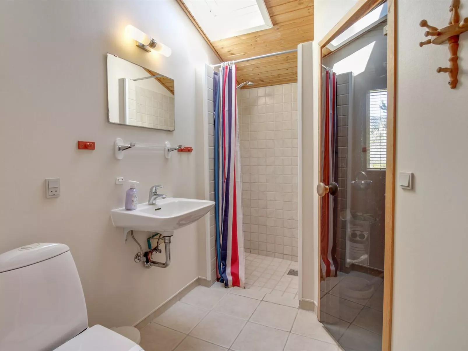 "Allydia" - 400m from the sea-Binnen