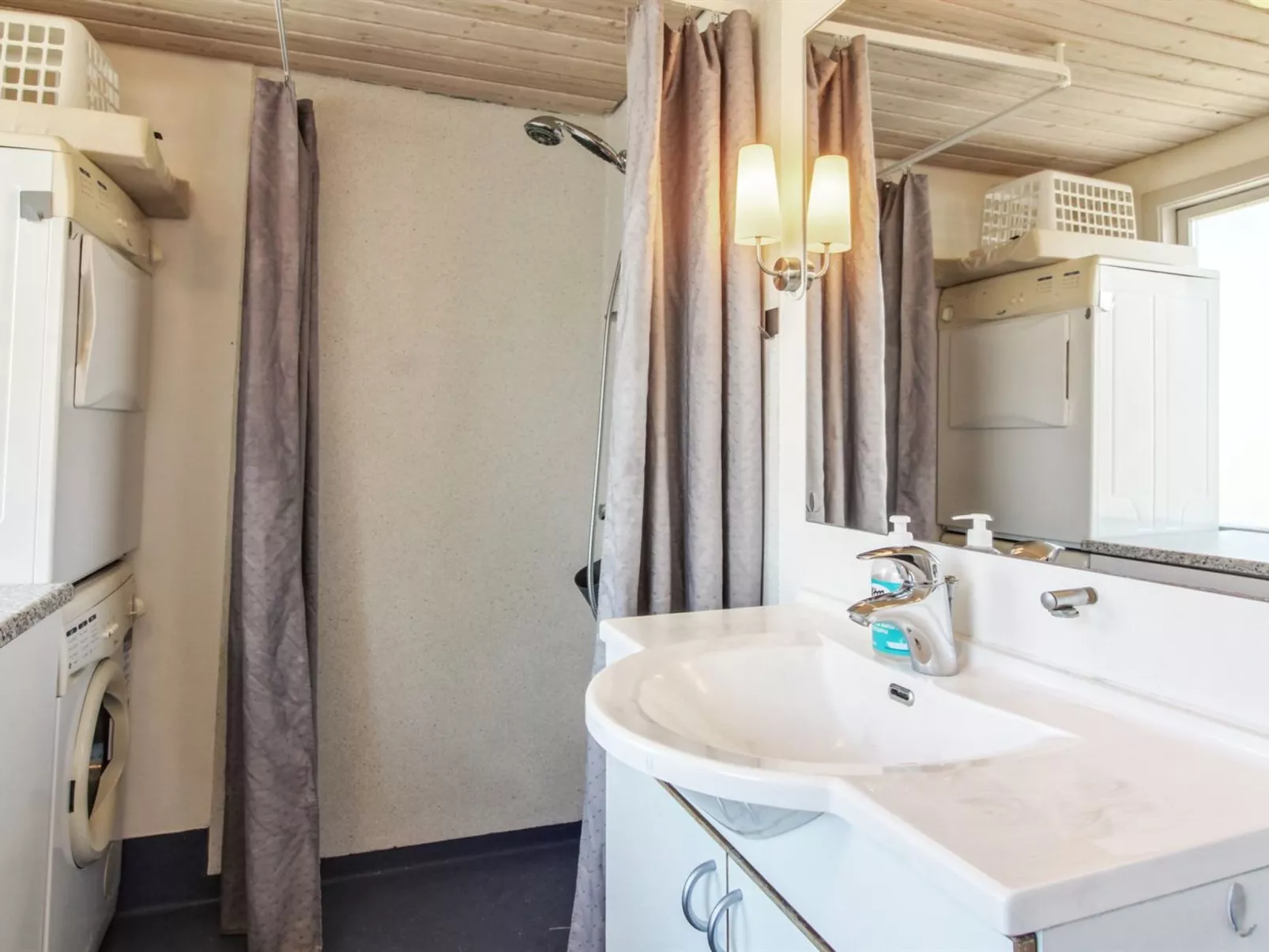 "Lisabeth" - 250m from the sea-Binnen