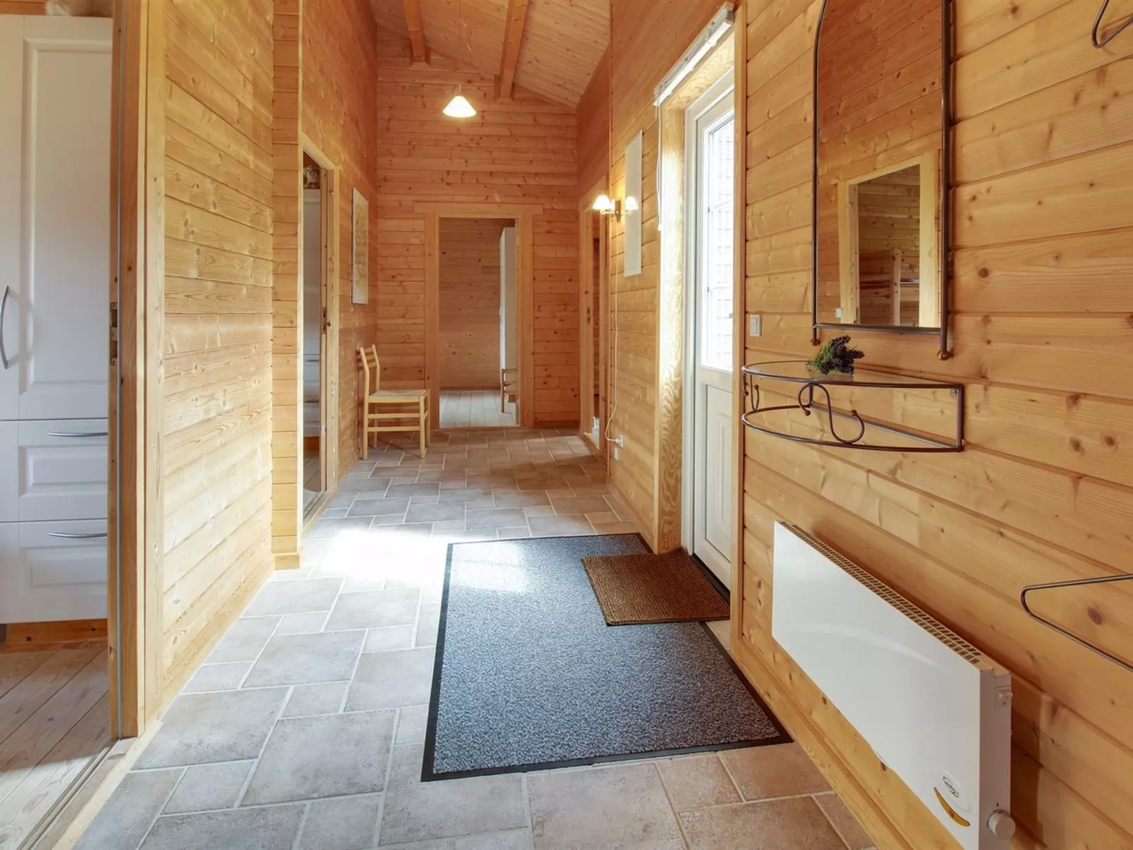 "Ulvi" - 300m to the fjord-Binnen