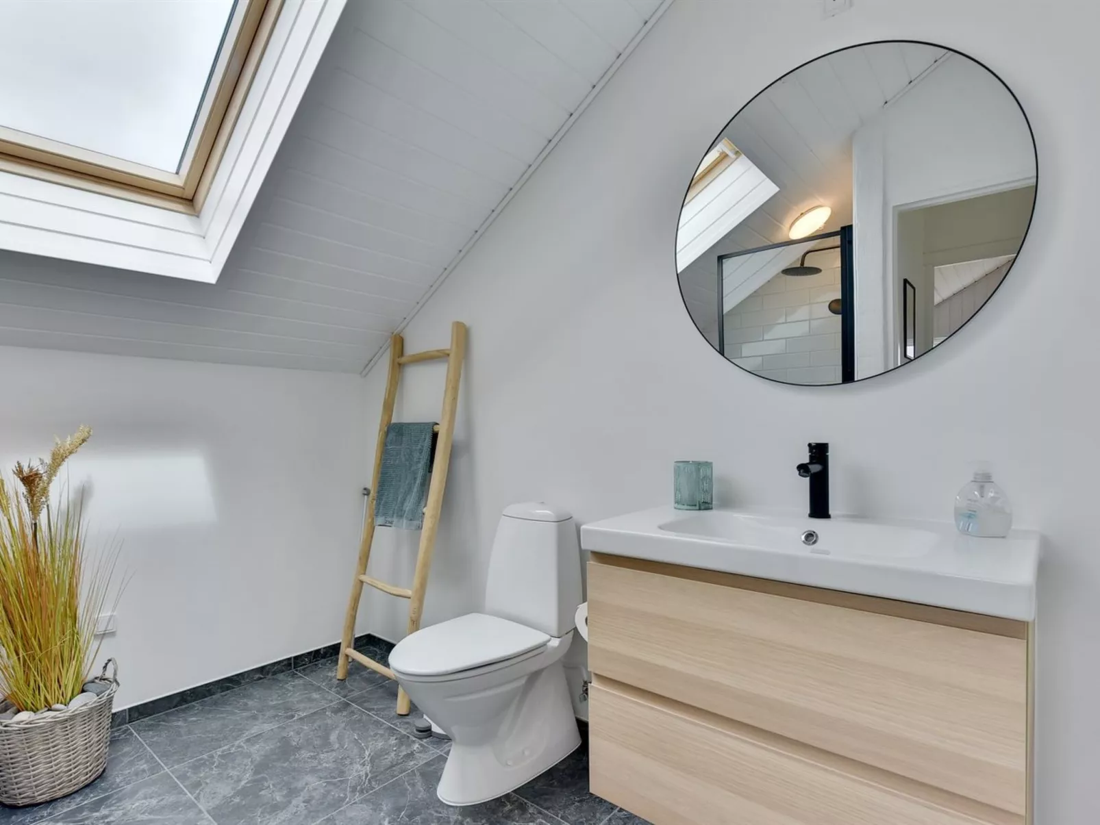 "Arvo" -  from the sea-Binnen