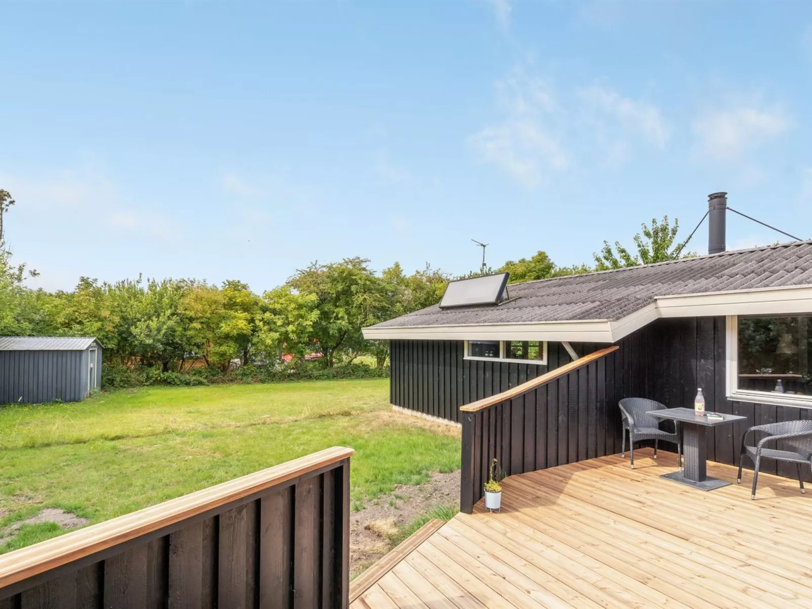 "Dali" - 400m to the fjord-Buiten