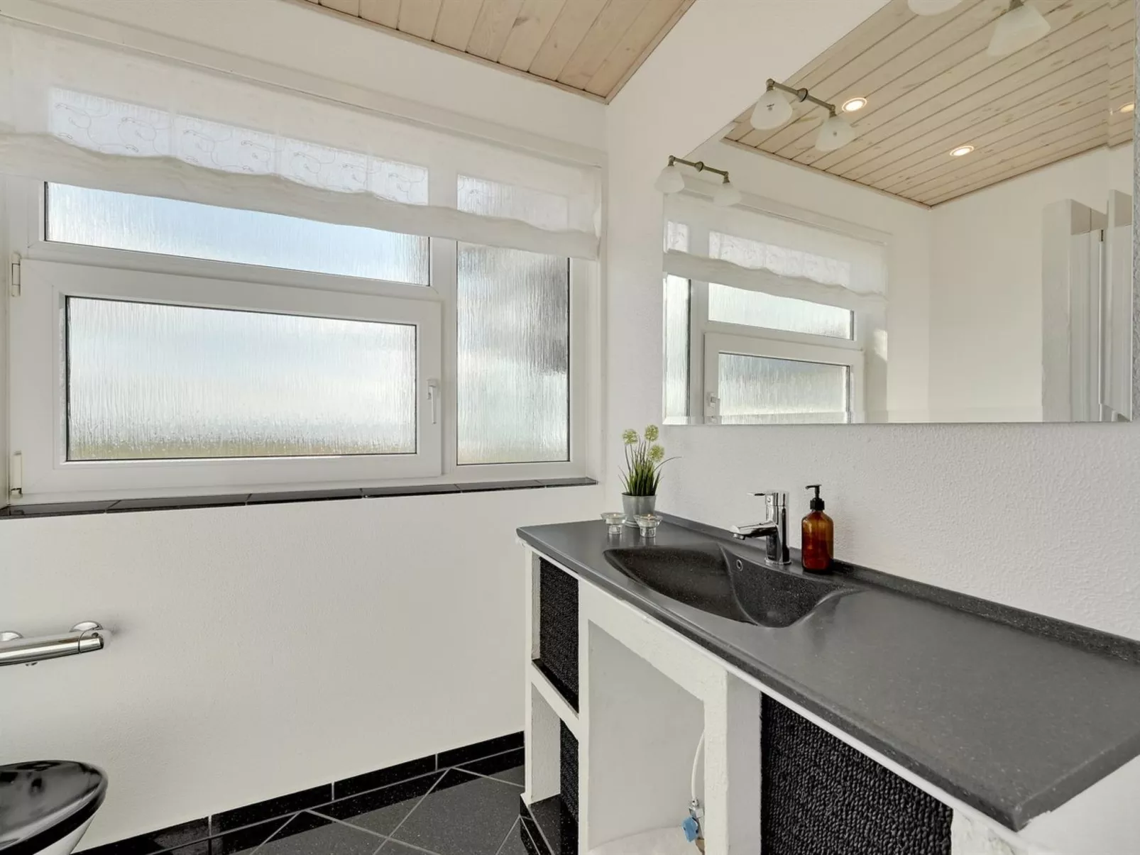 "Bibbi" - 20m to the fjord-Binnen