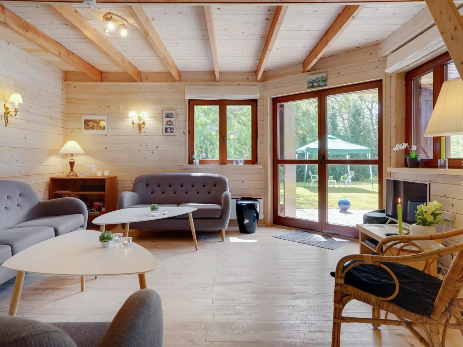 "Bette" - 8km from the sea-Binnen