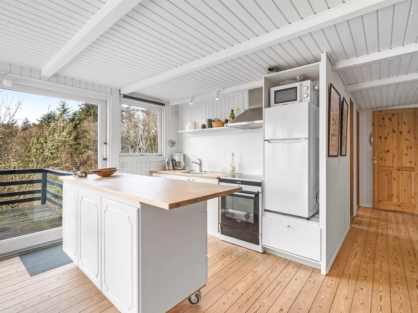 "Heera" - 100m to the fjord-Binnen