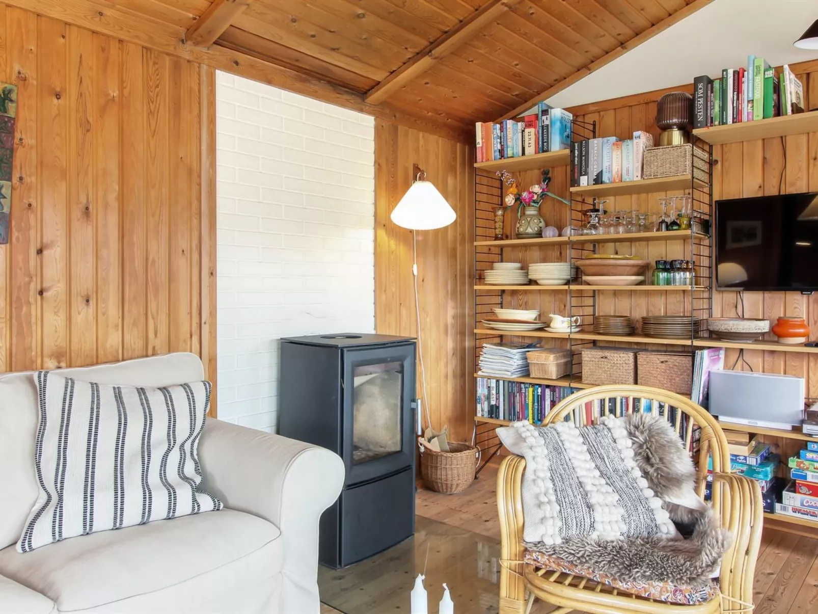 "Nestori" - 950m from the sea-Binnen