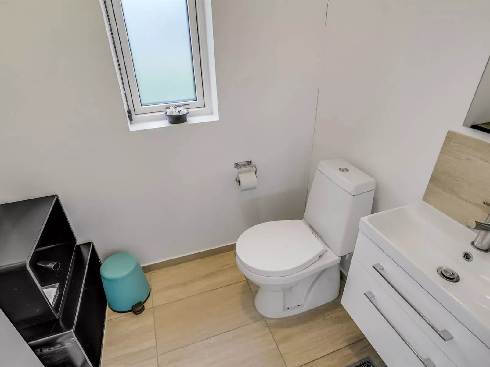 "Eveline" - 1.5km from the sea-Binnen