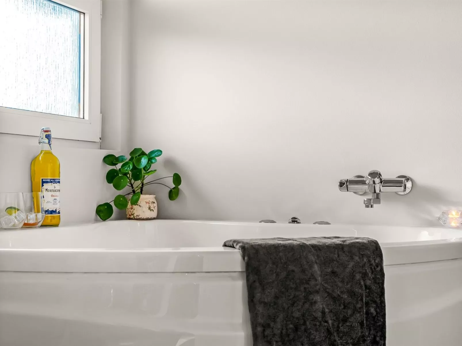 "Talula" - 350m from the sea-Binnen