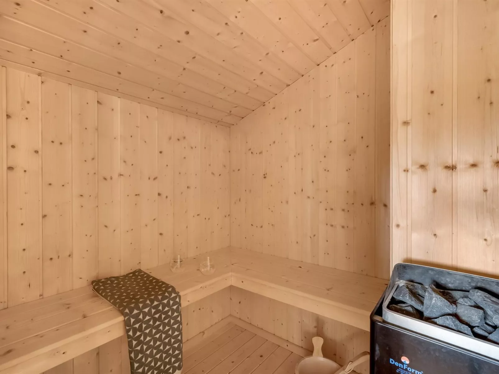 "Malila" - 400m to the fjord-Binnen