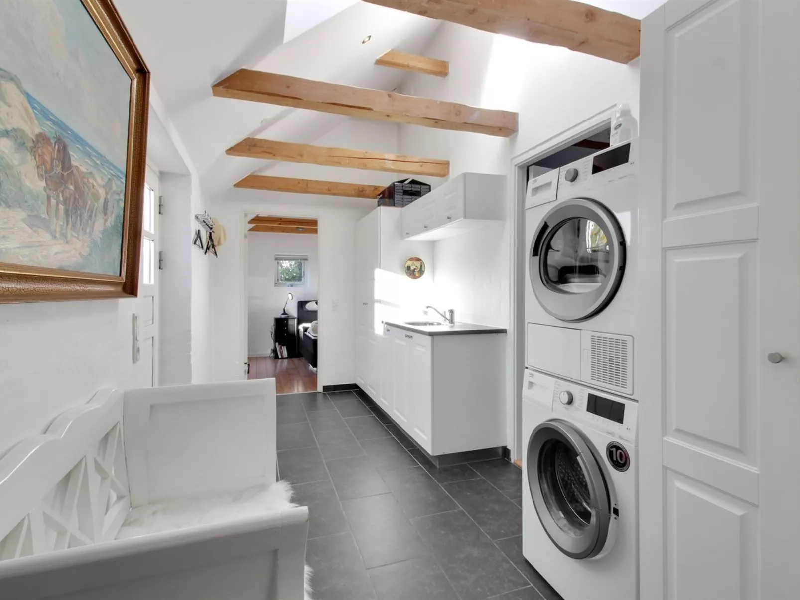 "Iara" - 6km from the sea-Binnen