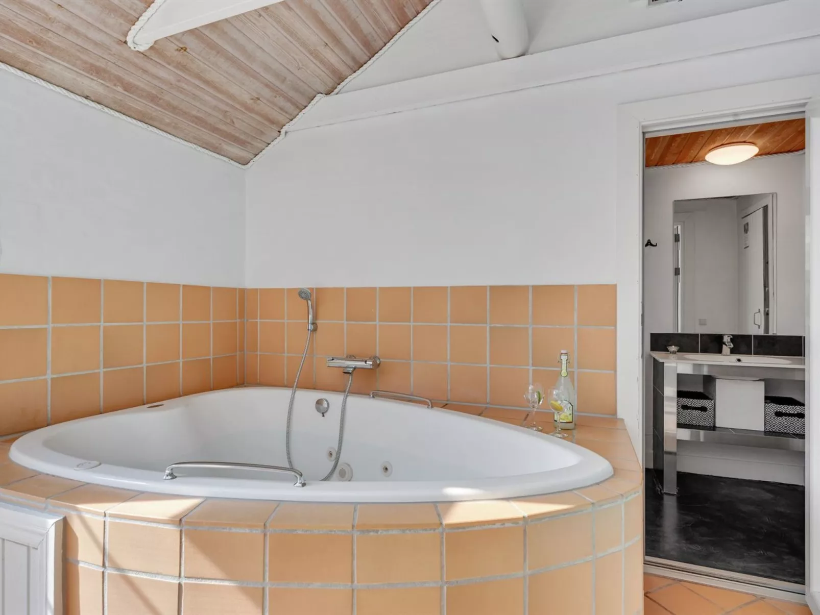 "Hinrich" - 300m from the sea-Binnen