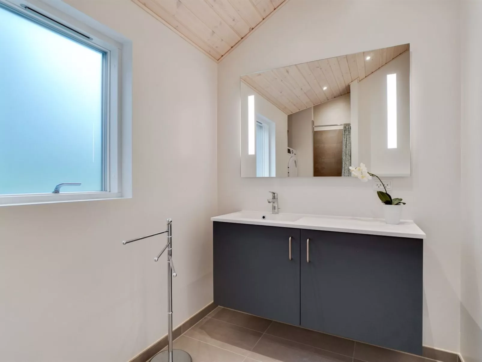 "Ella" - 1.2km to the fjord-Binnen