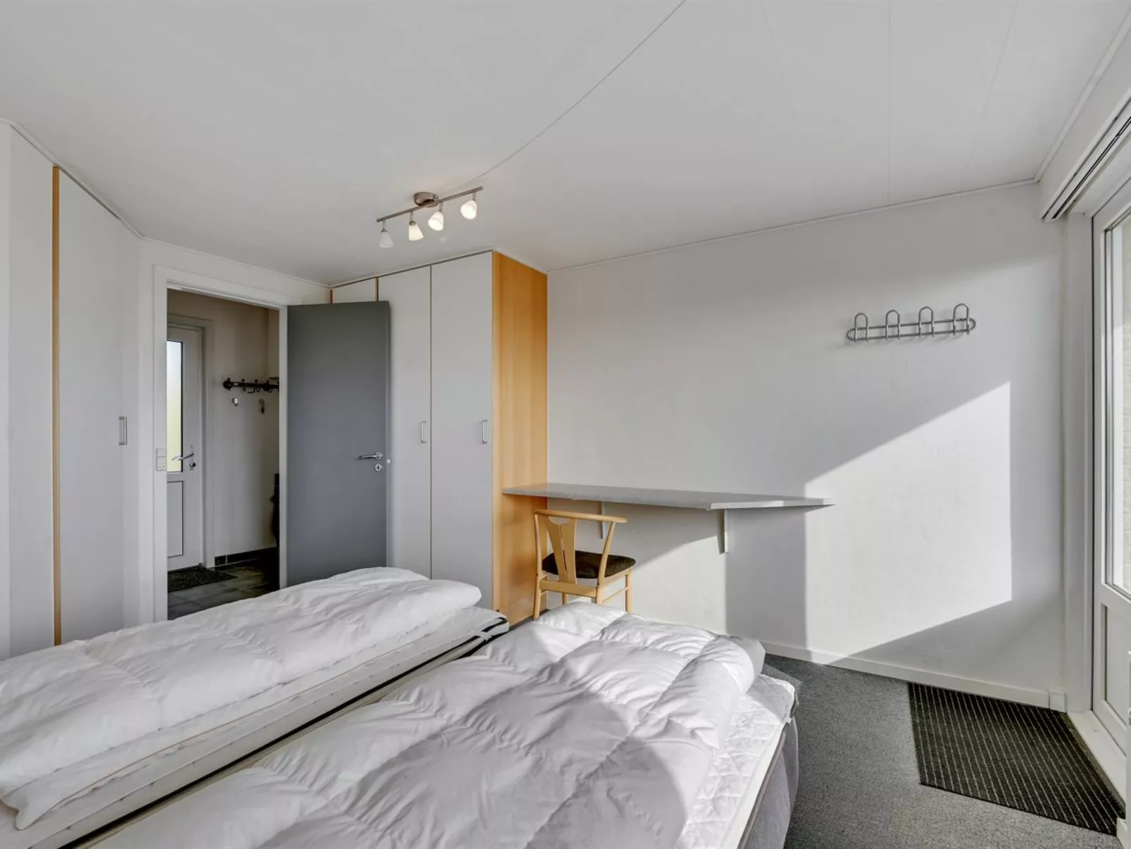 "Elizabeta" - 100m to the fjord-Buiten