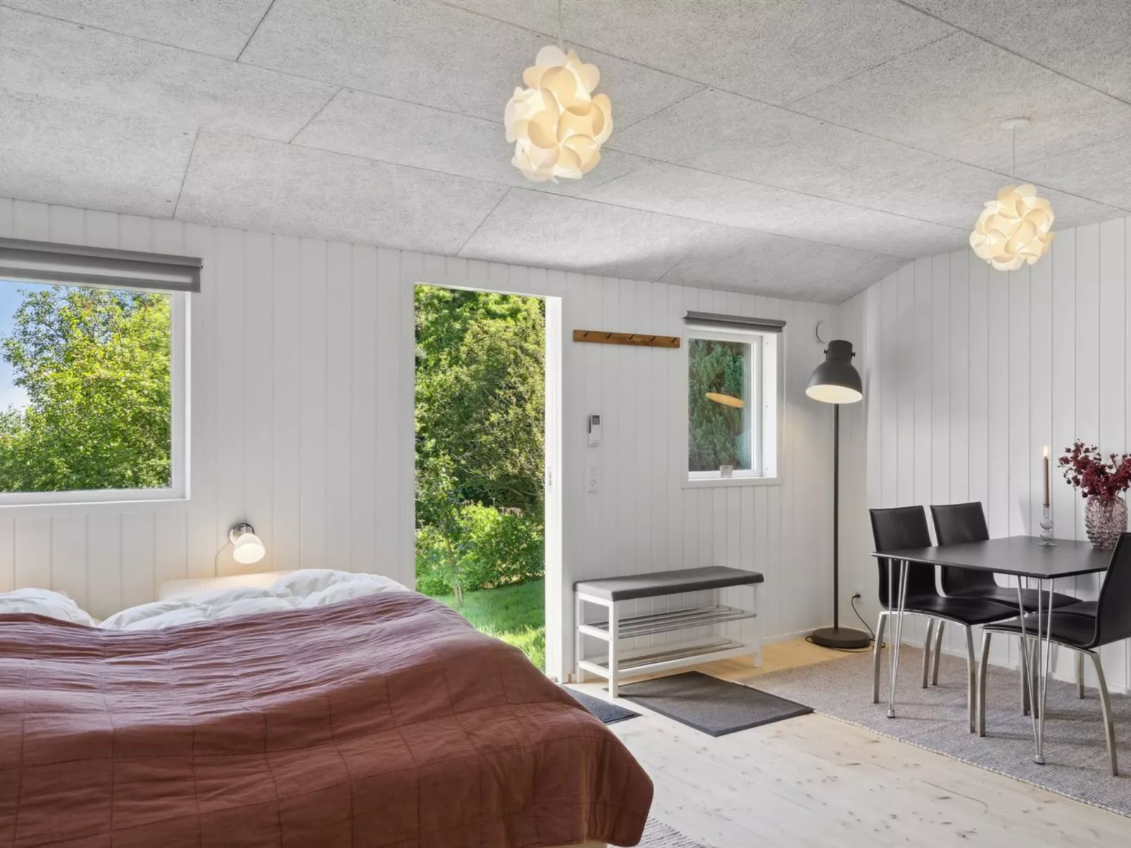 "Self" - 400m to the fjord-Binnen