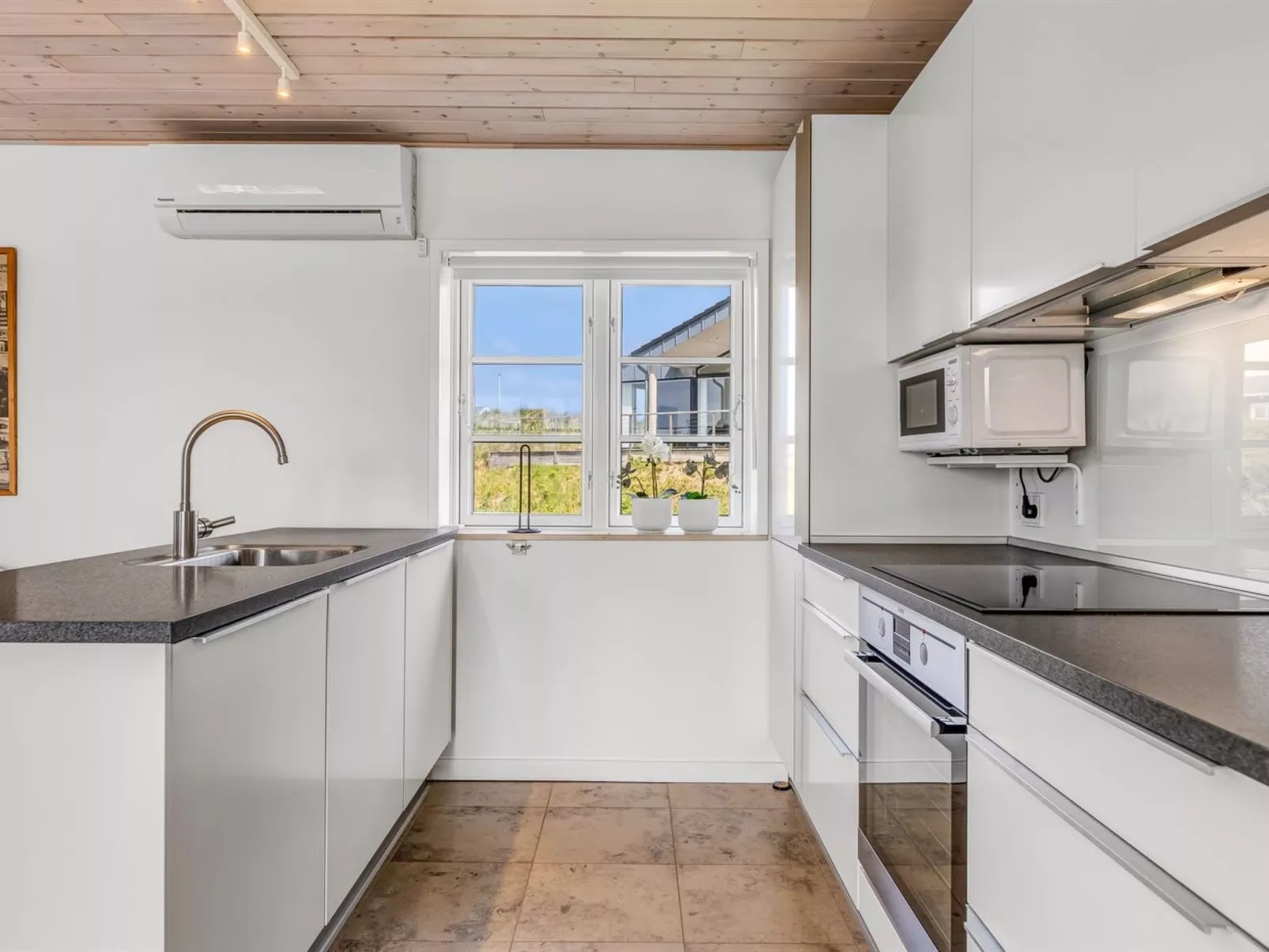 "Mikka" - 450m from the sea-Binnen