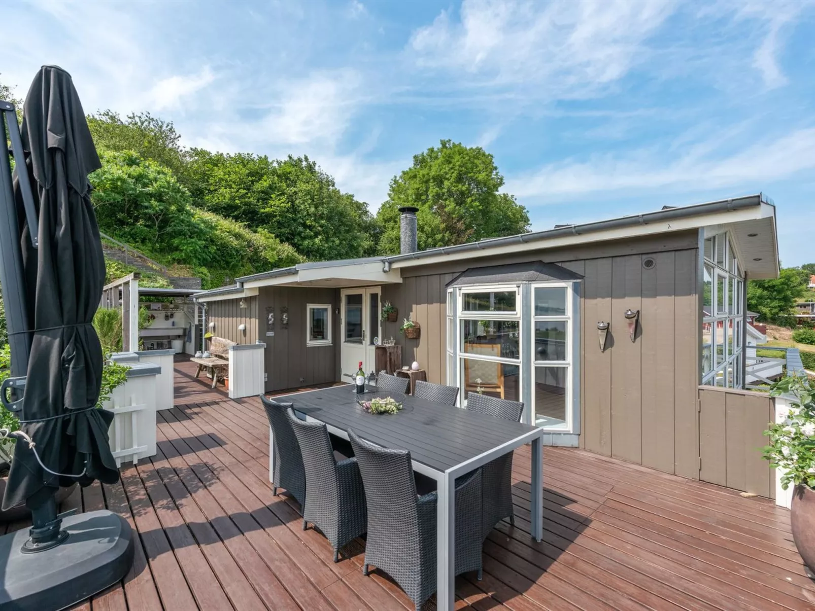 "Haraldina" - 350m to the fjord-Buiten