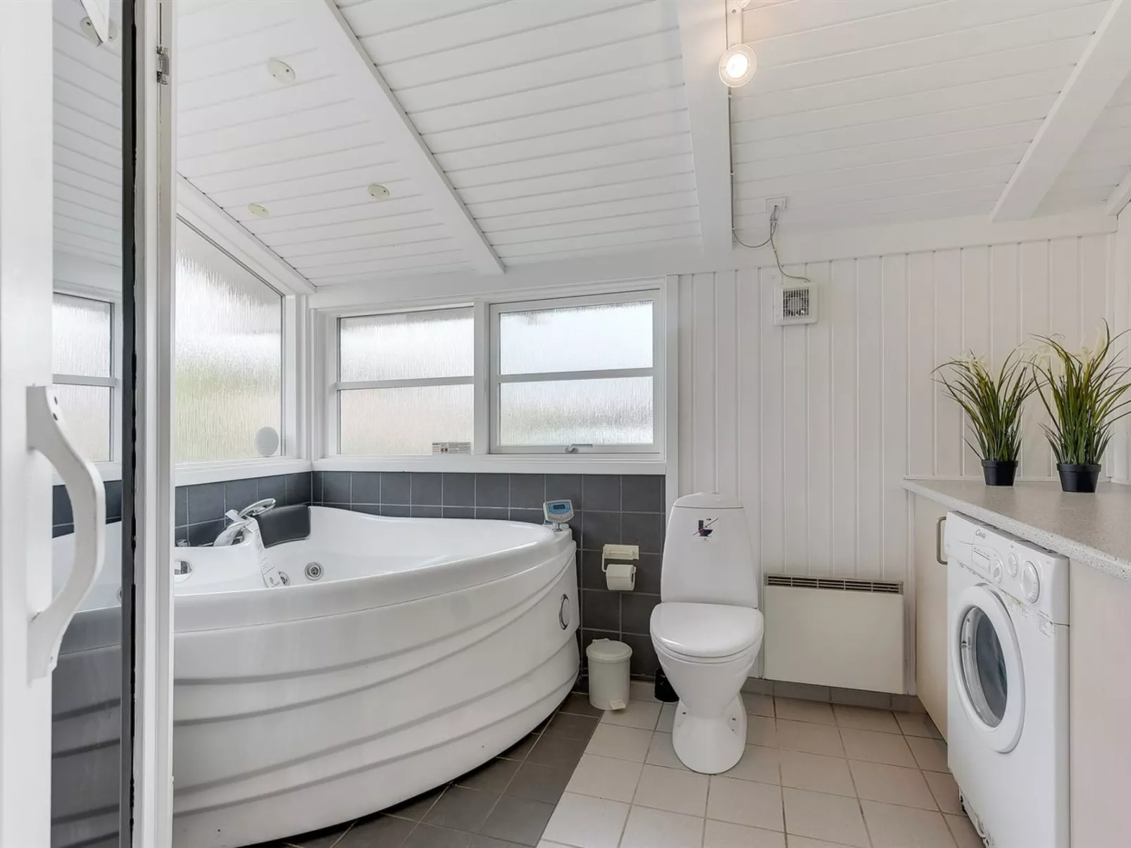 "Annica" - 150m from the sea-Binnen