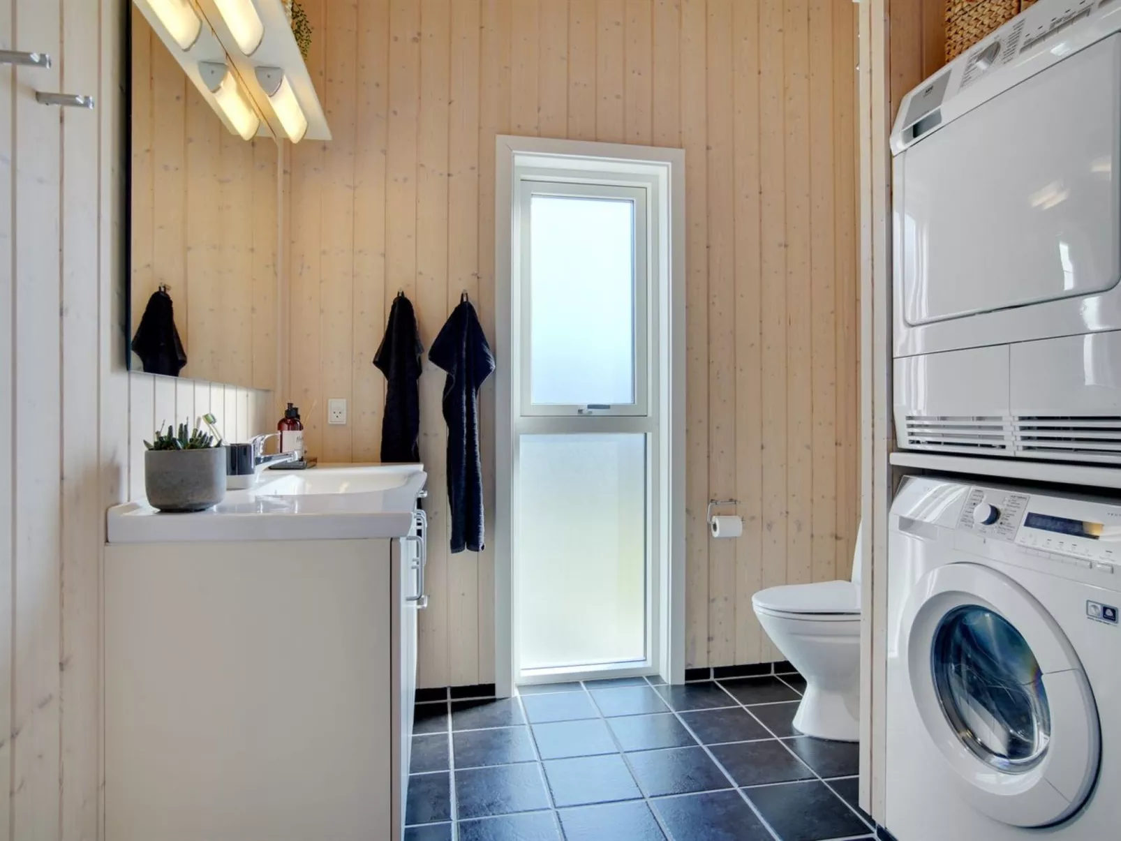 "Ulf" - 100m from the sea-Binnen