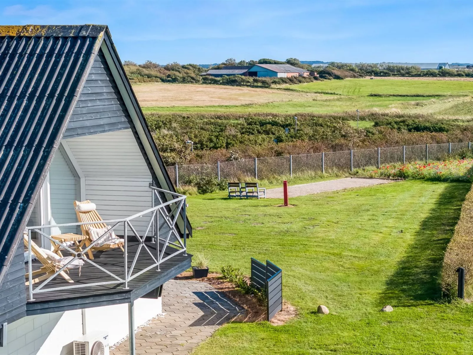 "Dunja" - 200m to the fjord-Buiten