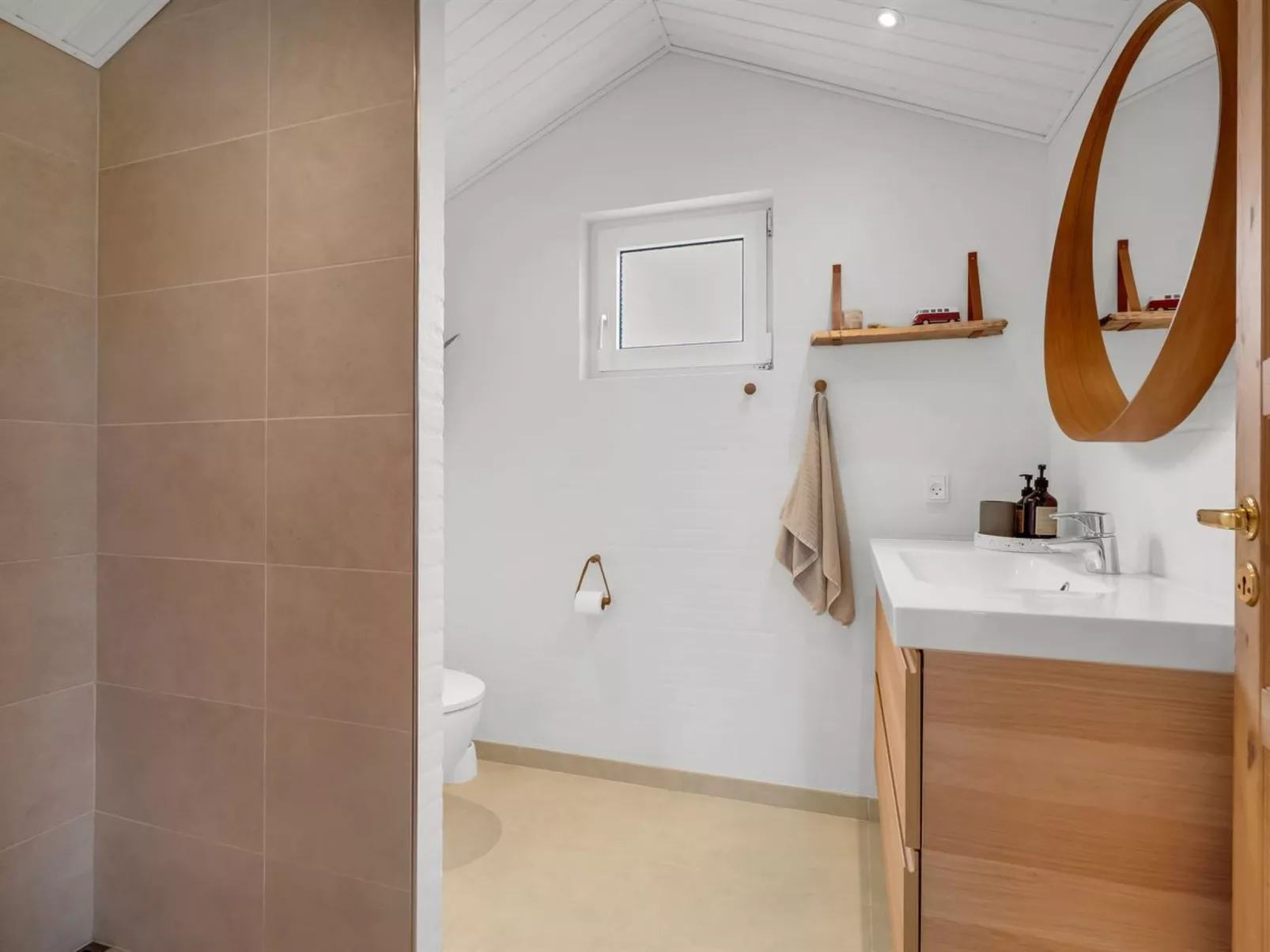 "Adisl" - 350m from the sea-Binnen