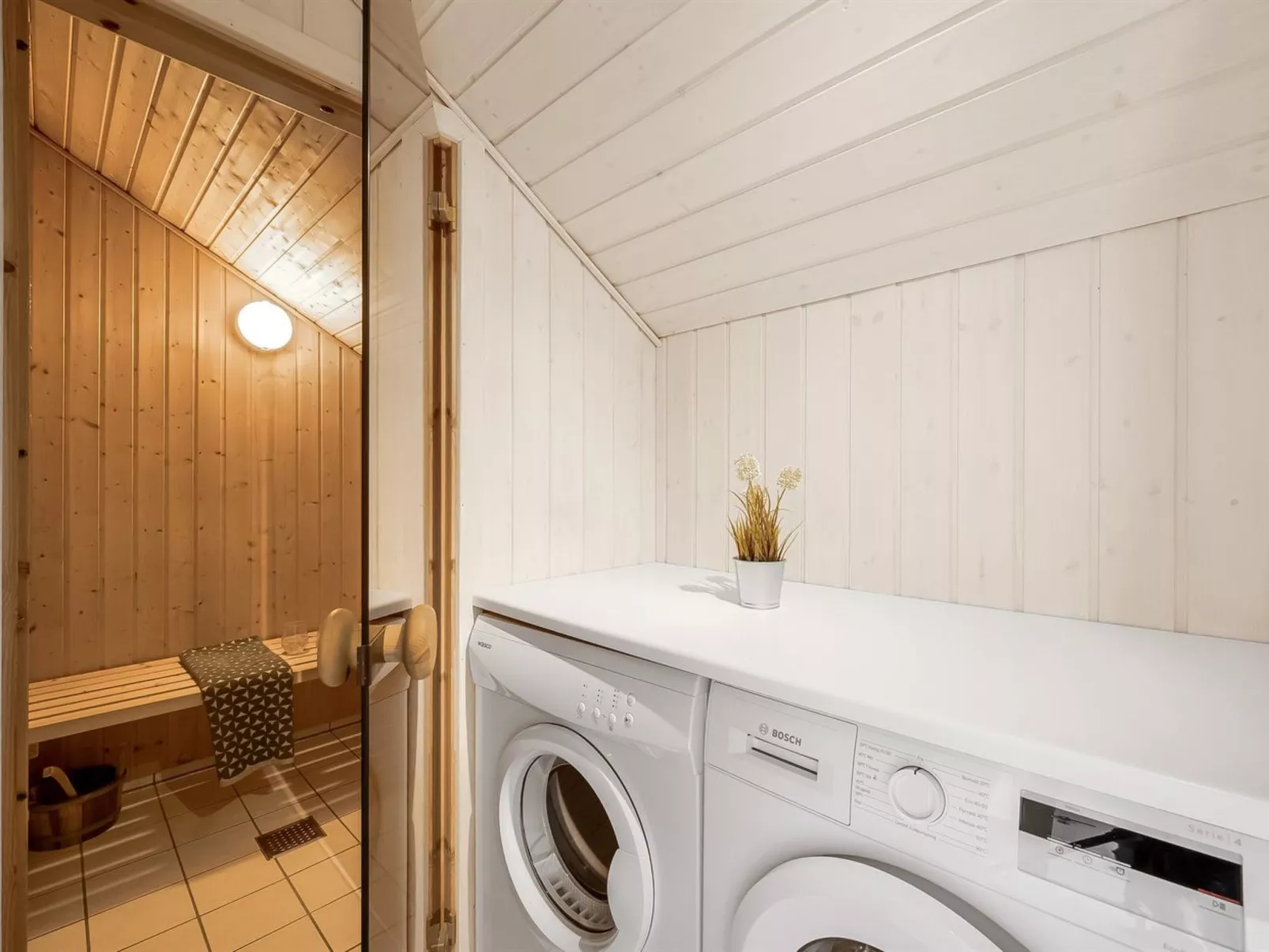 "Erland" - 500m from the sea-Binnen