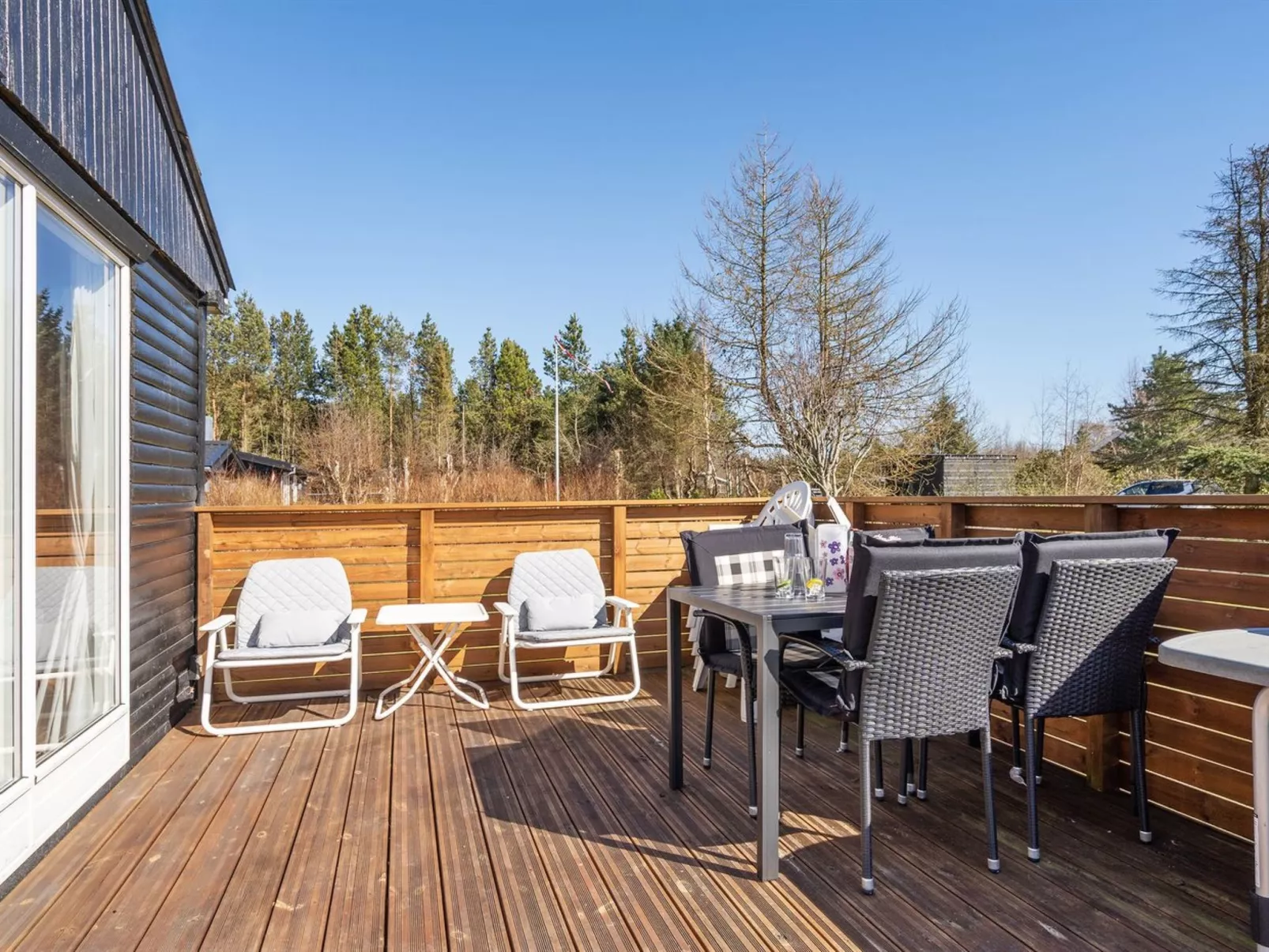 "Julla" - 1.5km from the sea-Buiten