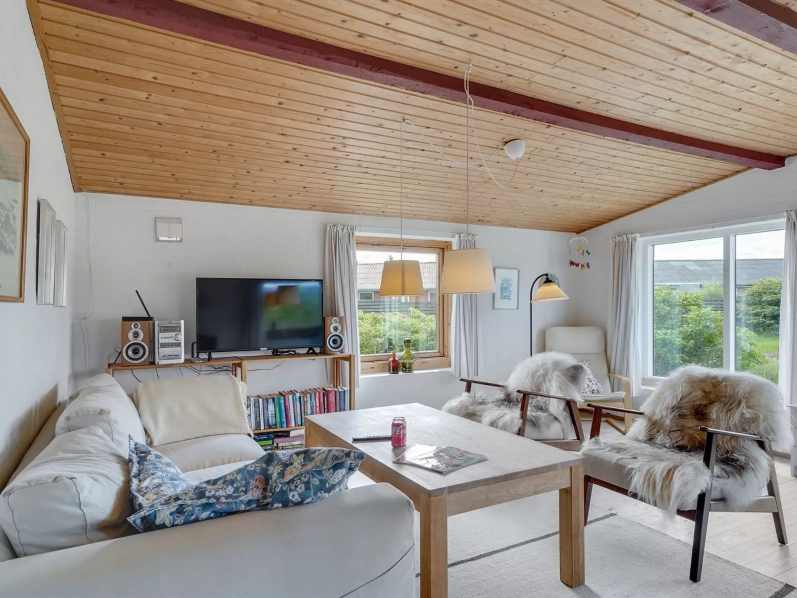 "Suki" - 650m from the sea-Binnen