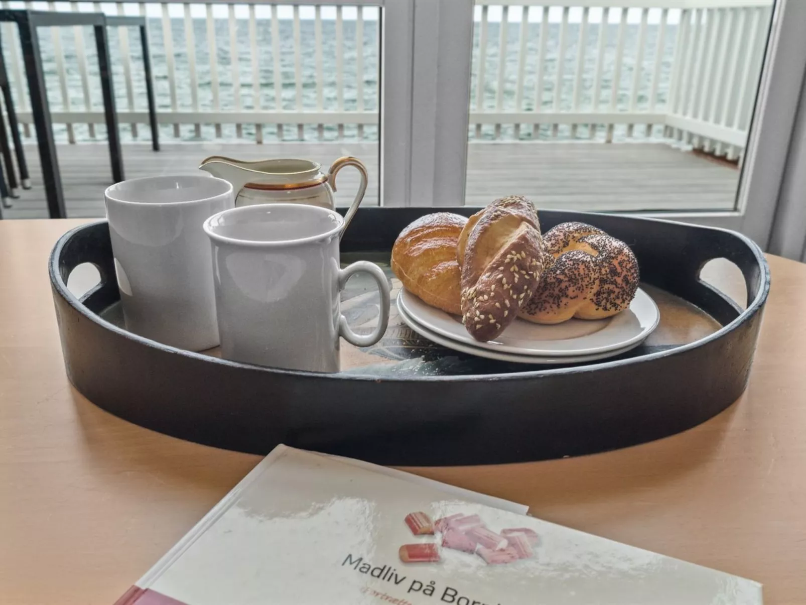 "Frigg" - 10m from the sea-Binnen