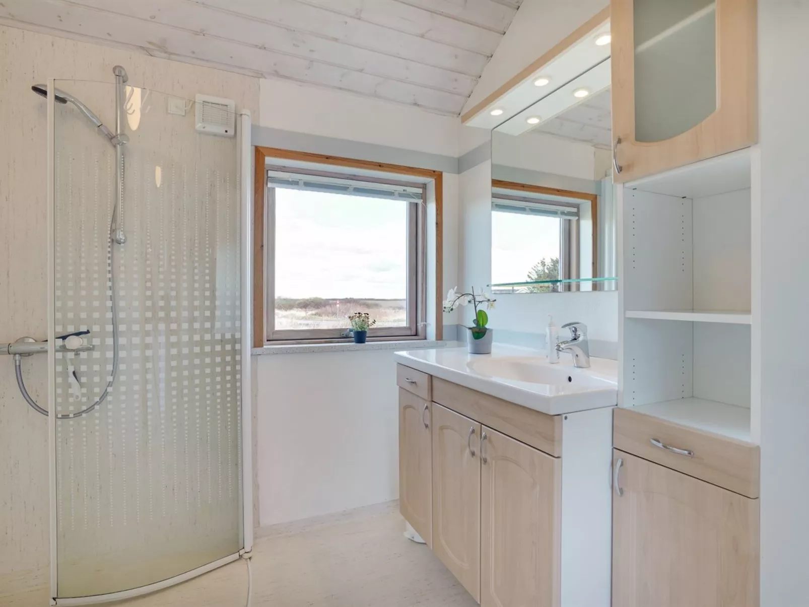 "Elmine" - 700m from the sea-Binnen