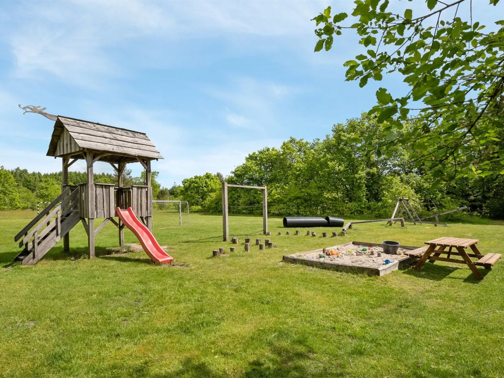 "Tydulf" - 34km from the sea-Binnen