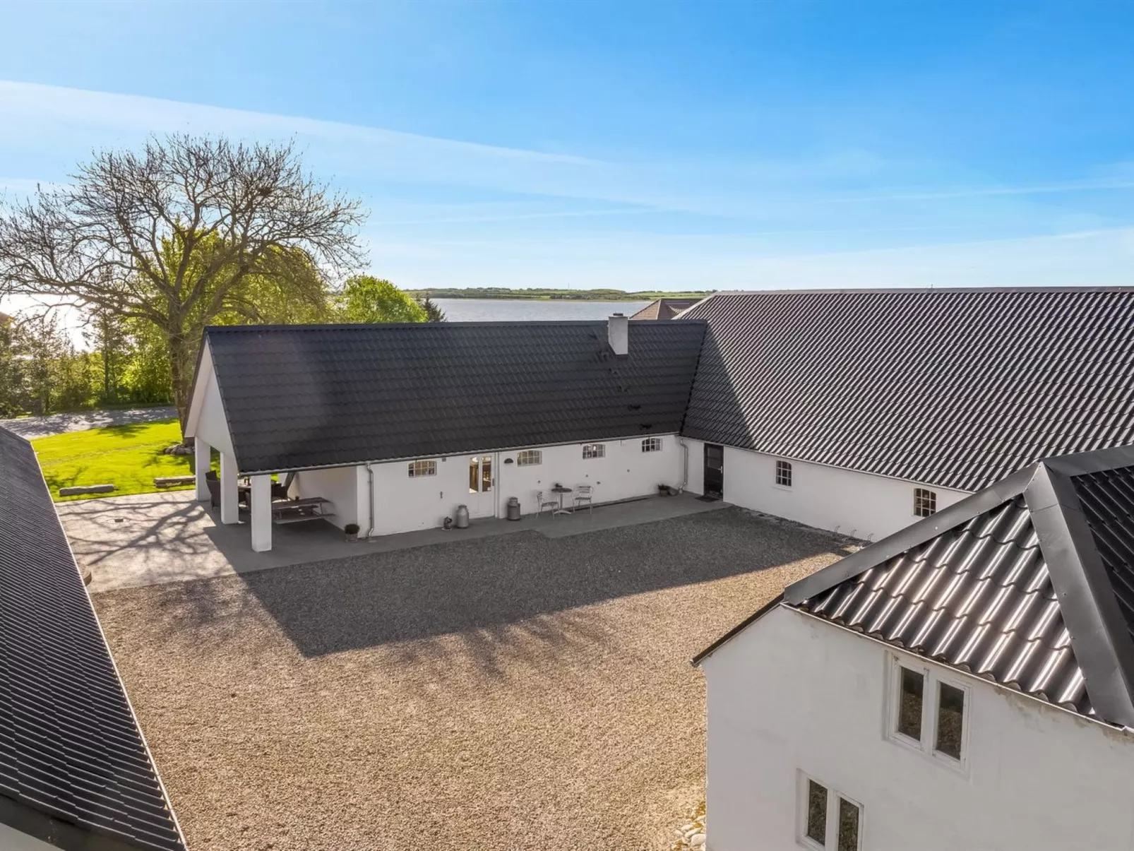 "Kara" - 100m to the fjord-Buiten