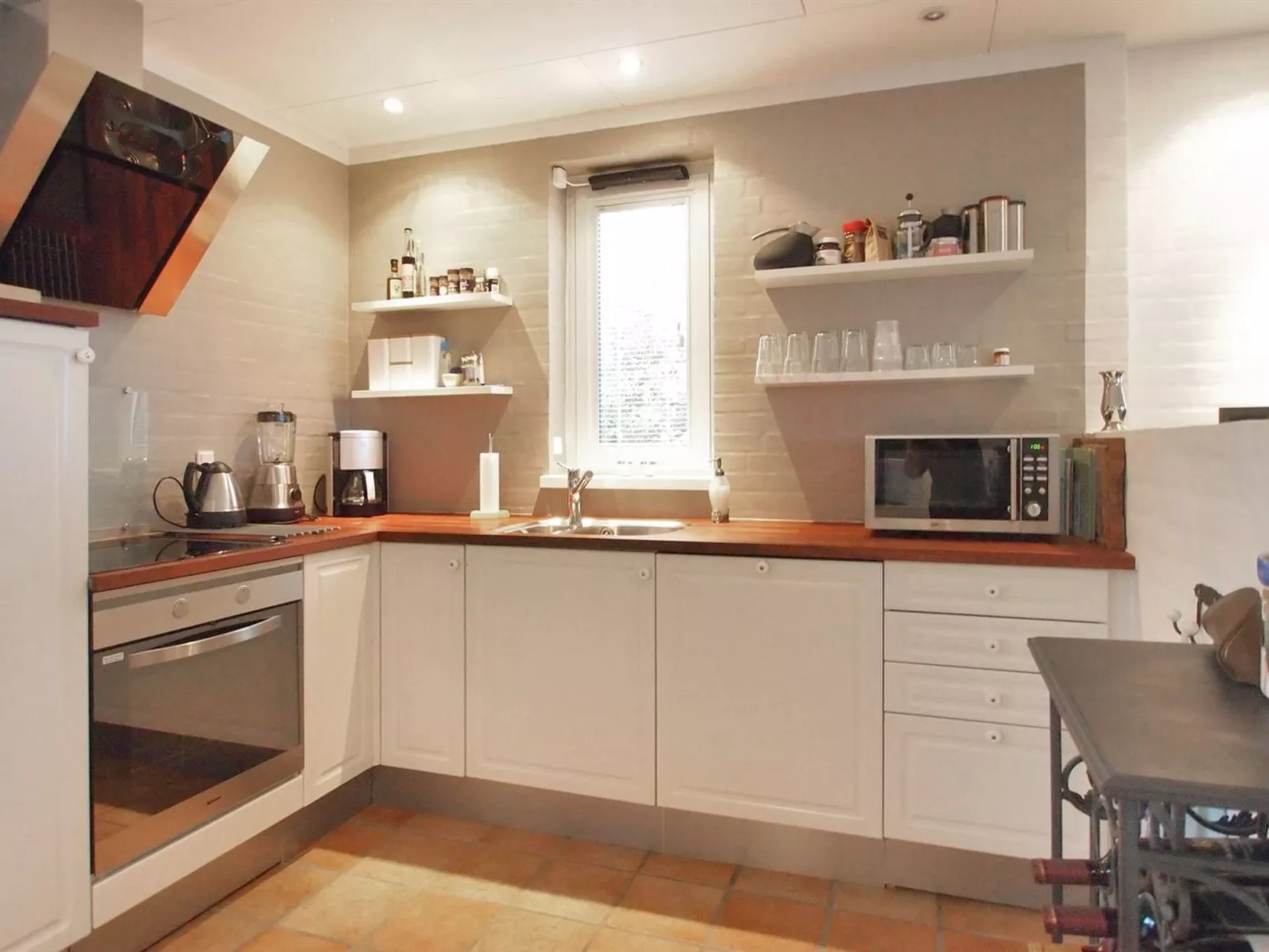 "Laila" - 50m from the sea-Binnen