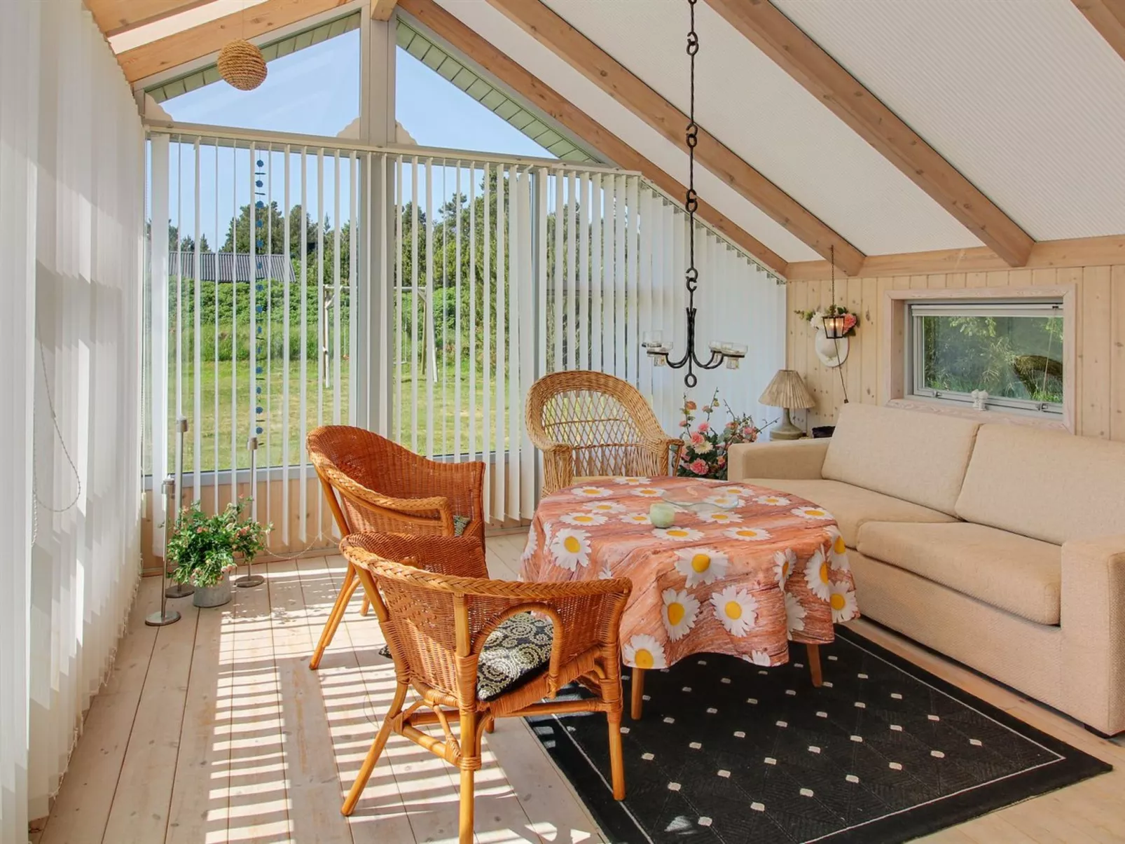 "Solvejk" - 800m from the sea-Binnen