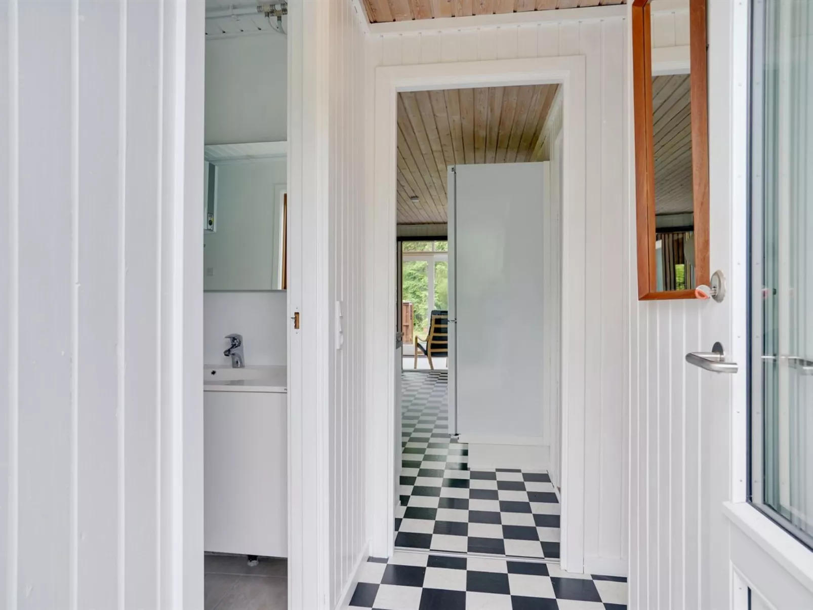 "Soraya" - 700m to the fjord-Binnen