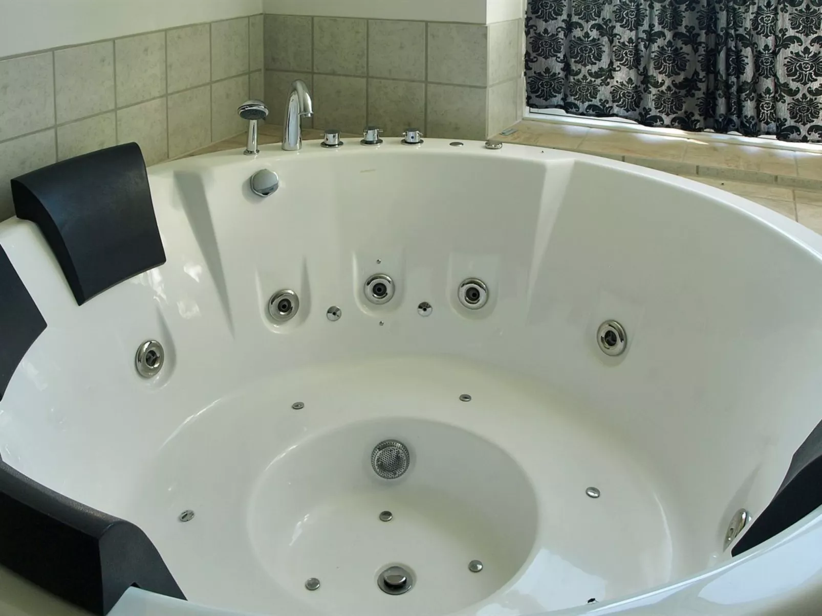 "Thia" - 4km to the fjord-Binnen