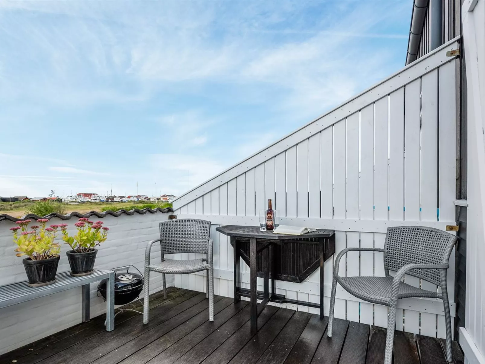 "Tofan" - 100m to the fjord-Buiten