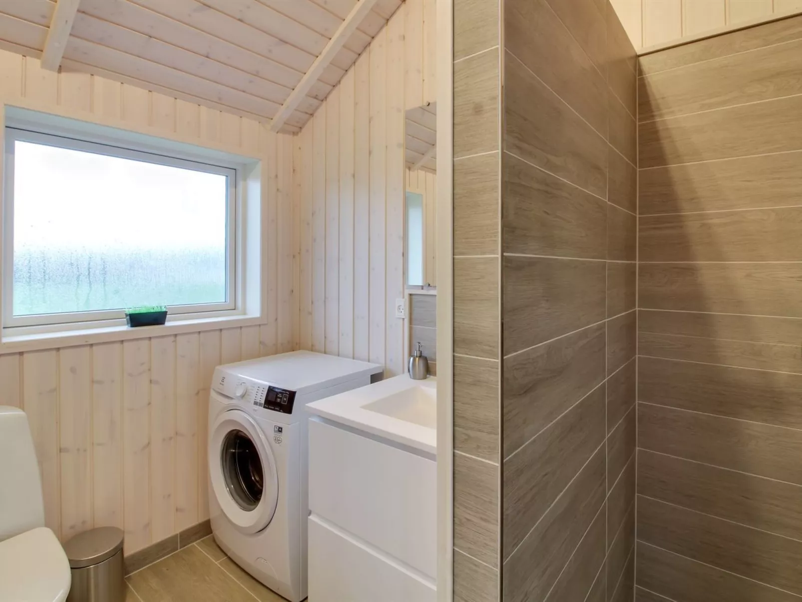 "Gertrude" - 1.1km to the fjord-Binnen