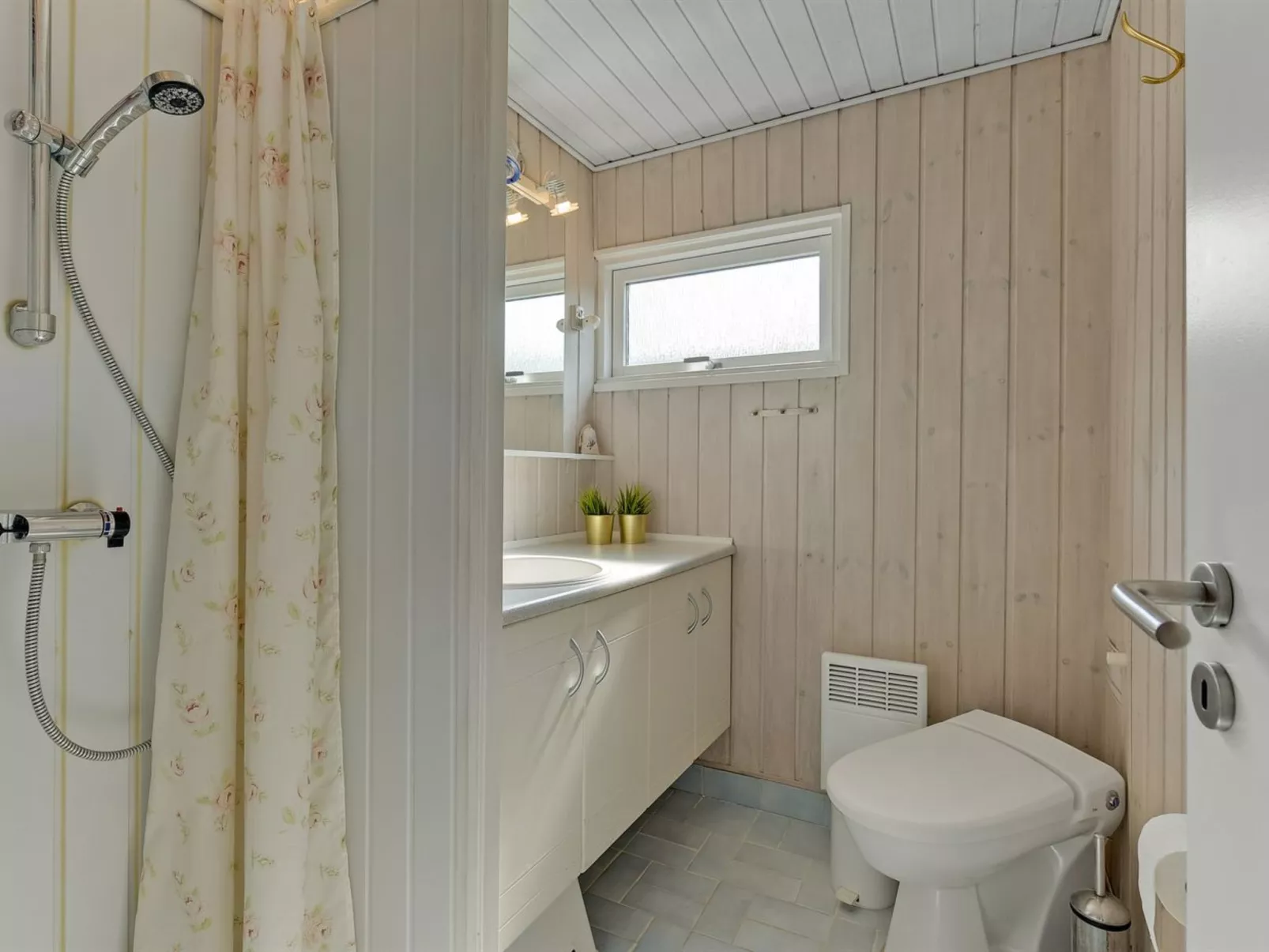 "Eddy" - 50m from the sea-Binnen