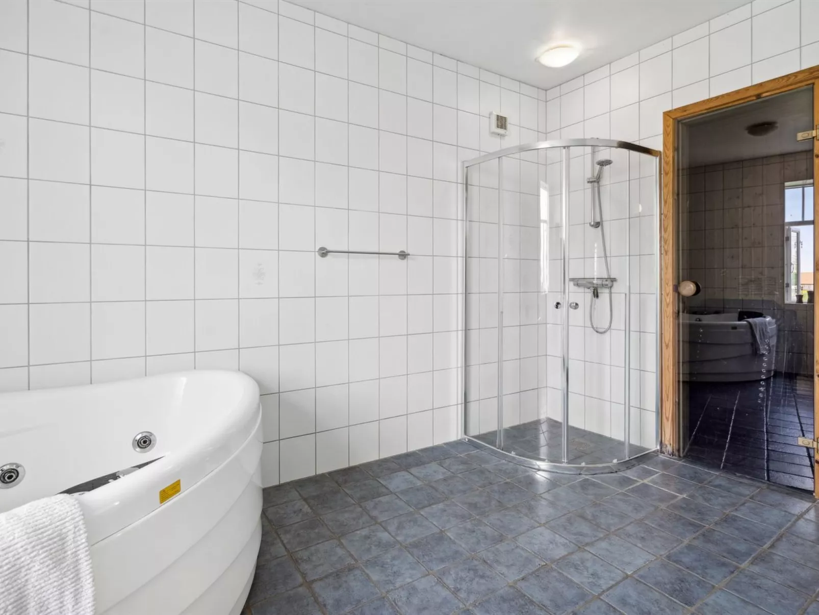 "Adine" - 13km from the sea-Binnen